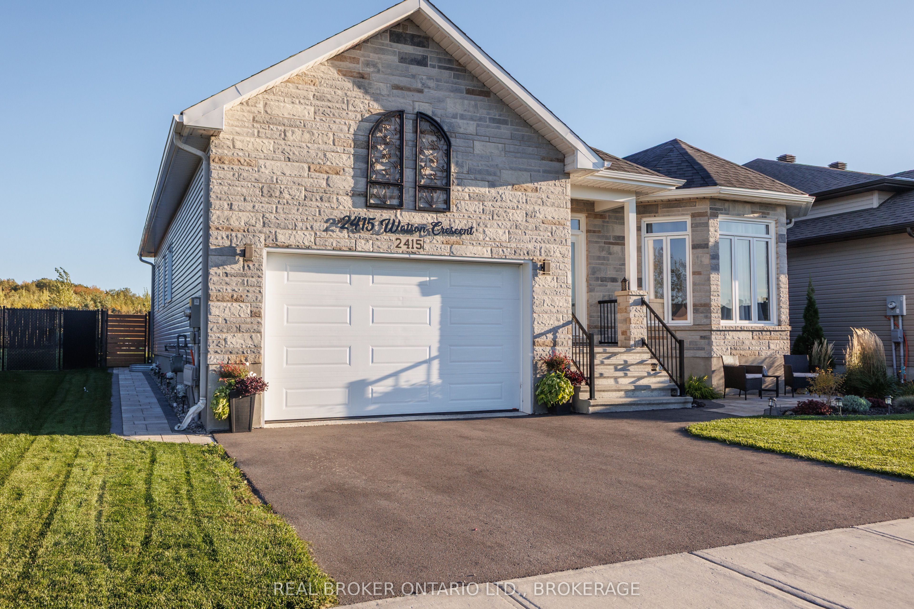 2415 Watson Crescent Property Photo 2