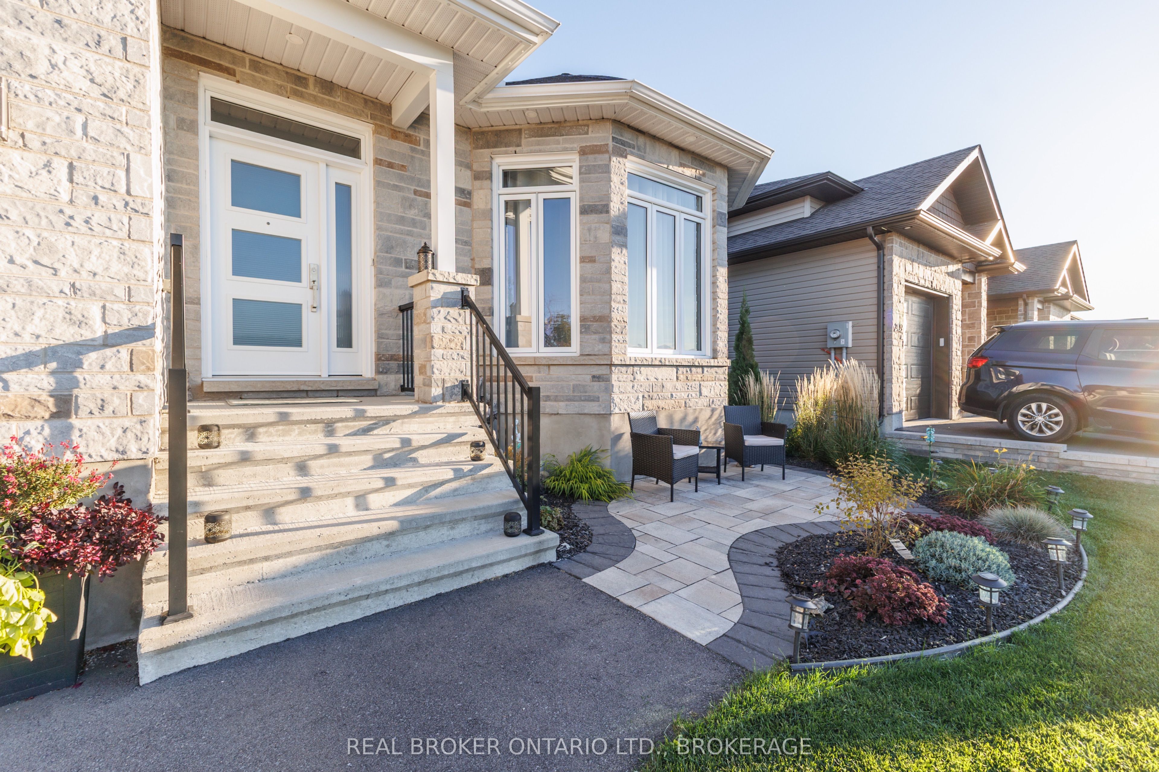 2415 Watson Crescent Property Photo 6