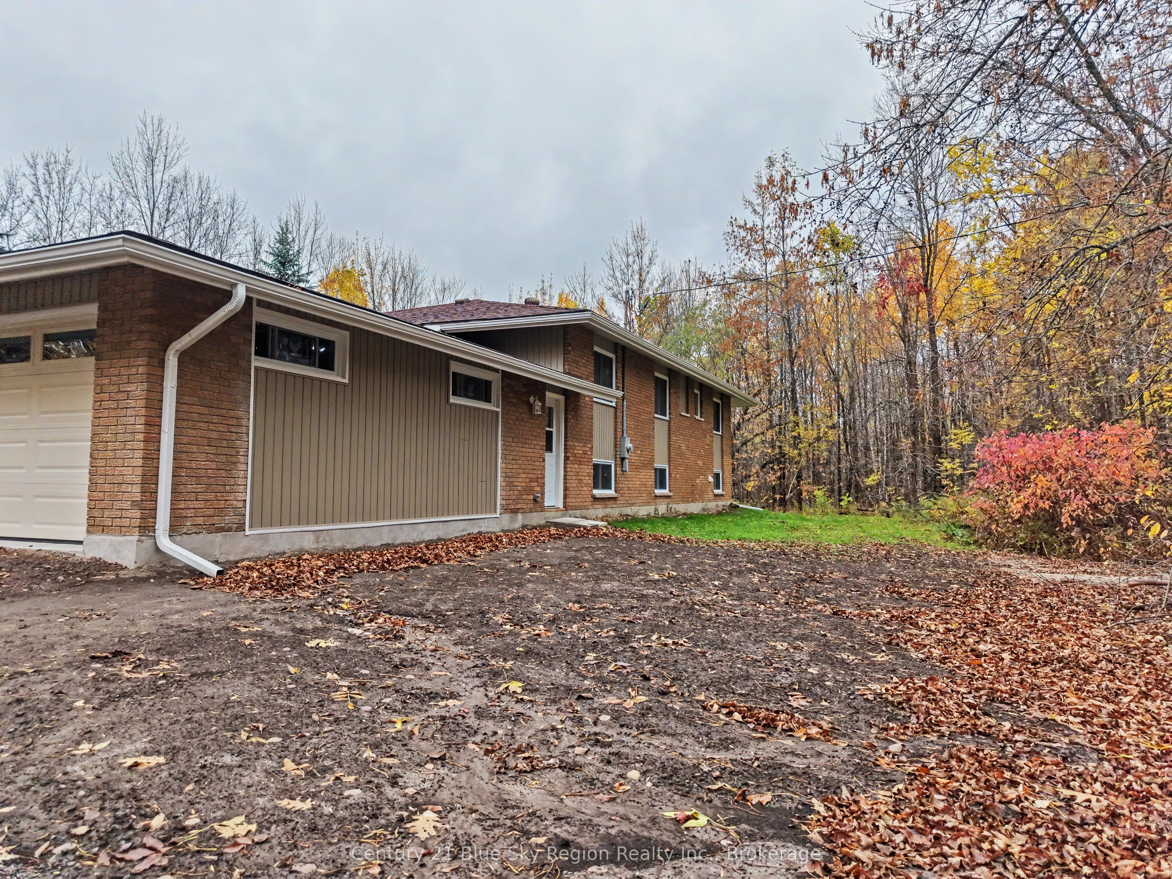 686 Laplage Road Property Photo 3