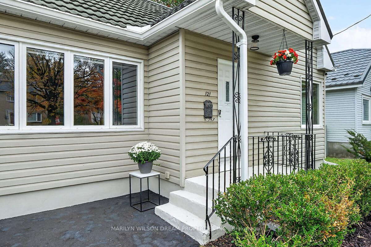 121 St Laurent Boulevard Property Photo 4