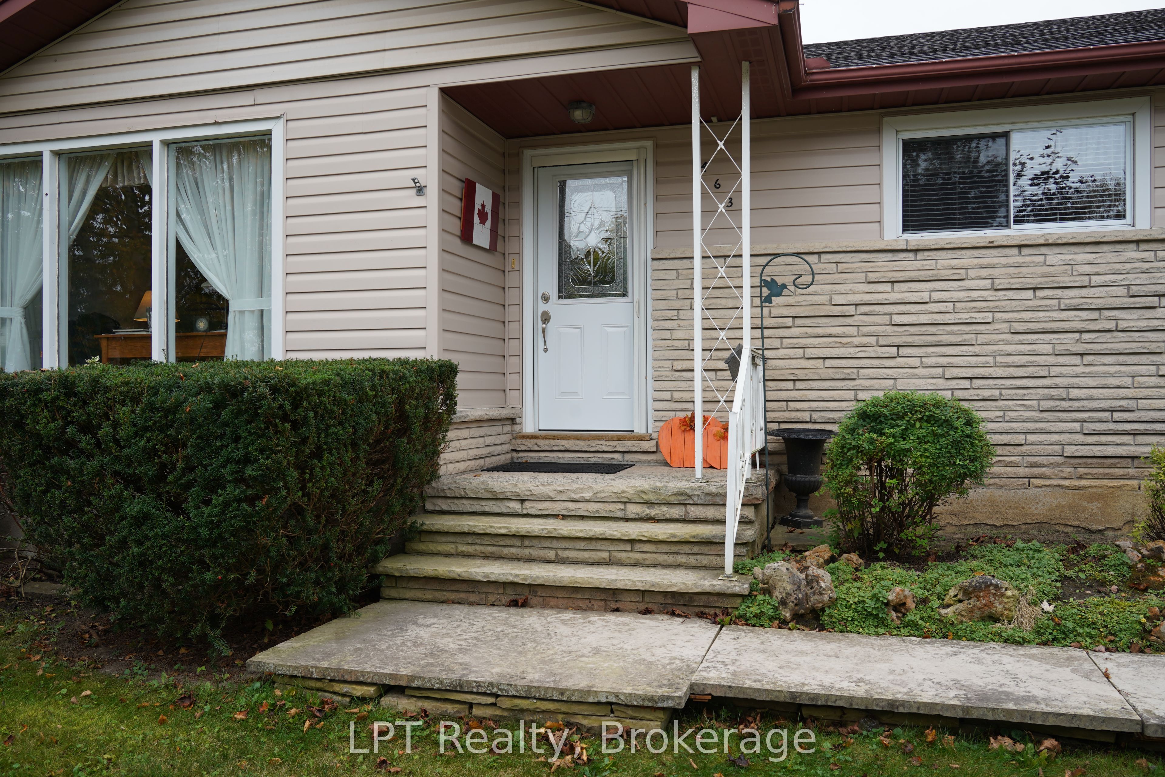 463 Frank Street Property Photo 3