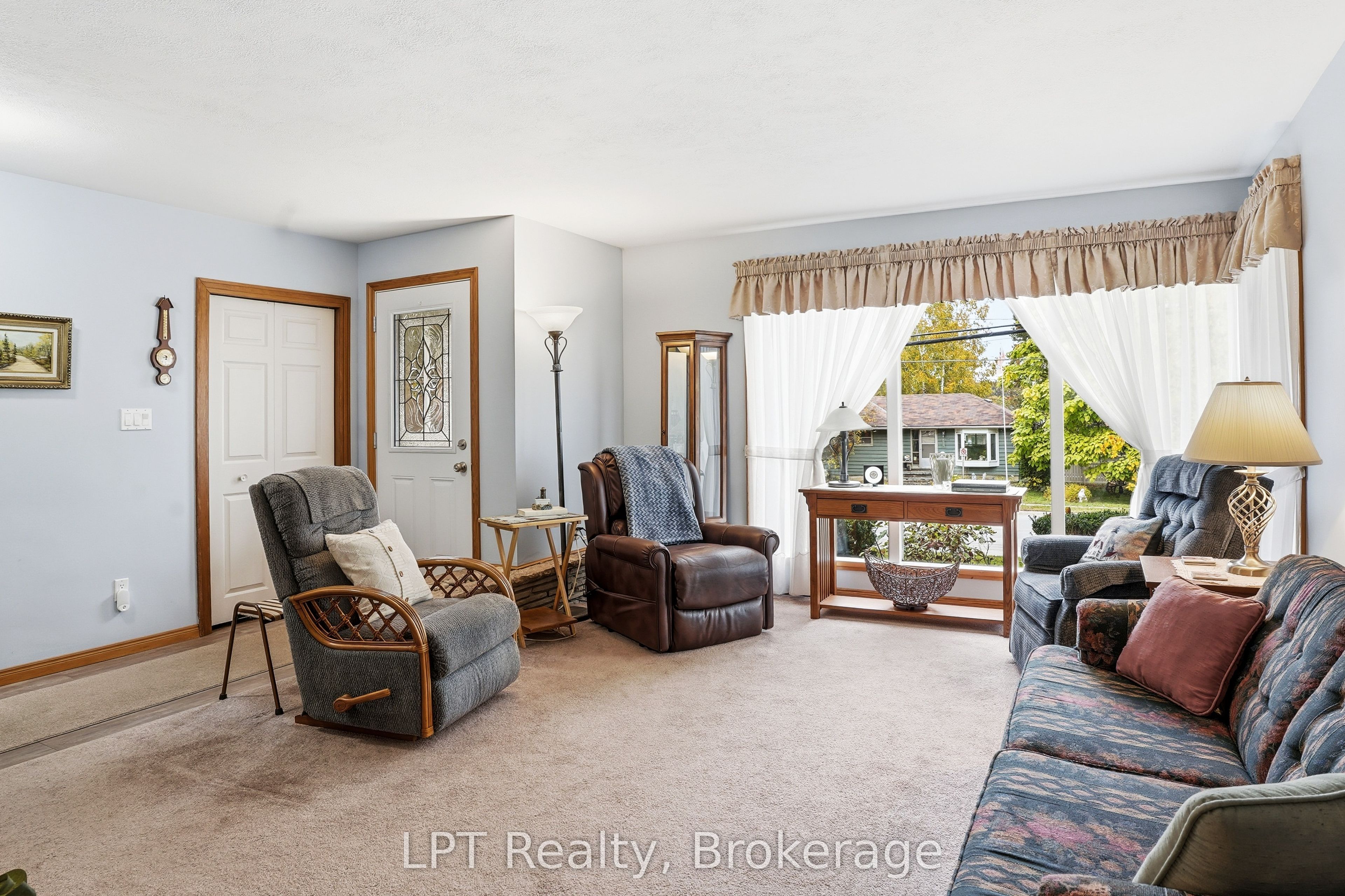 463 Frank Street Property Photo 5