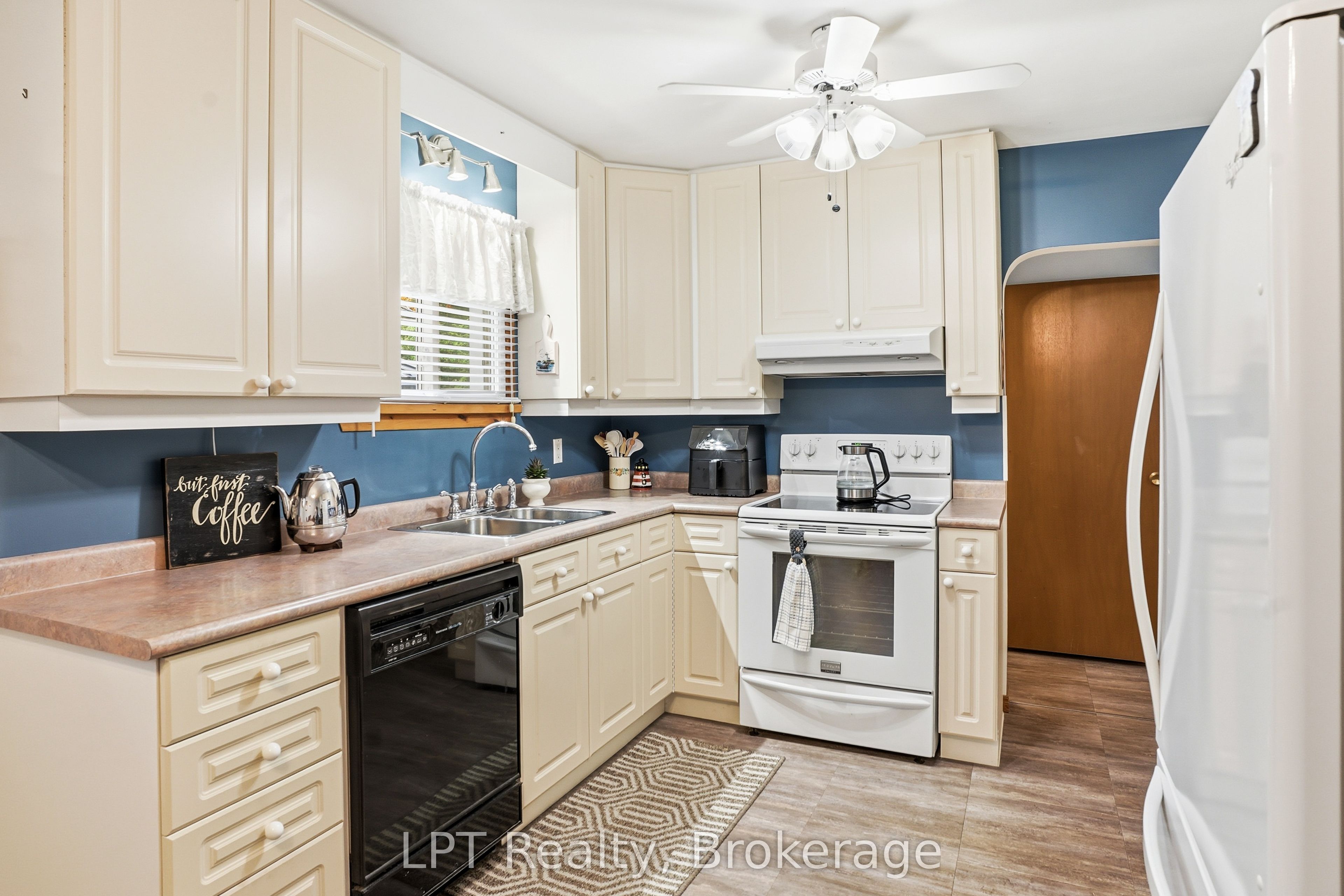 463 Frank Street Property Photo 11
