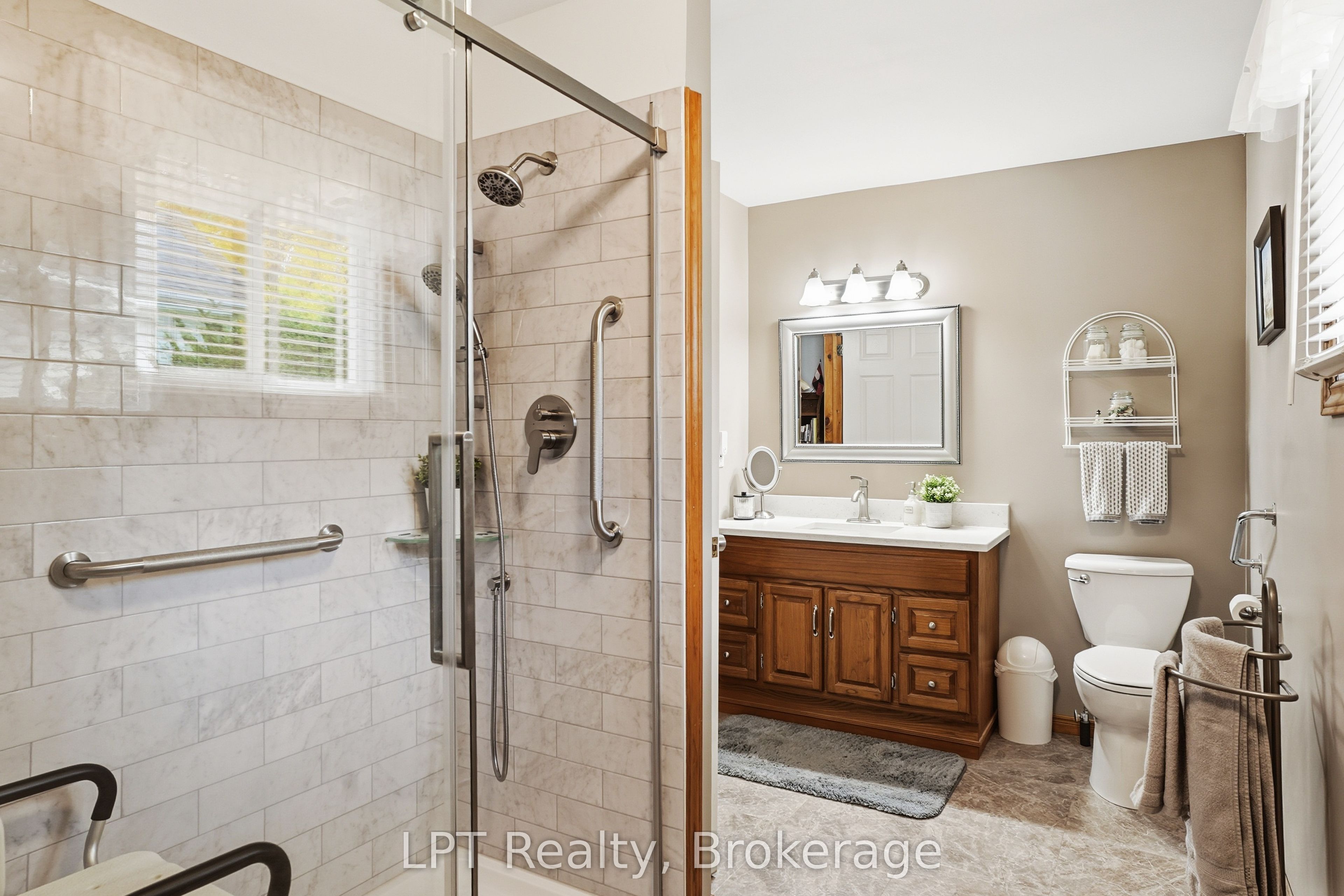 463 Frank Street Property Photo 20