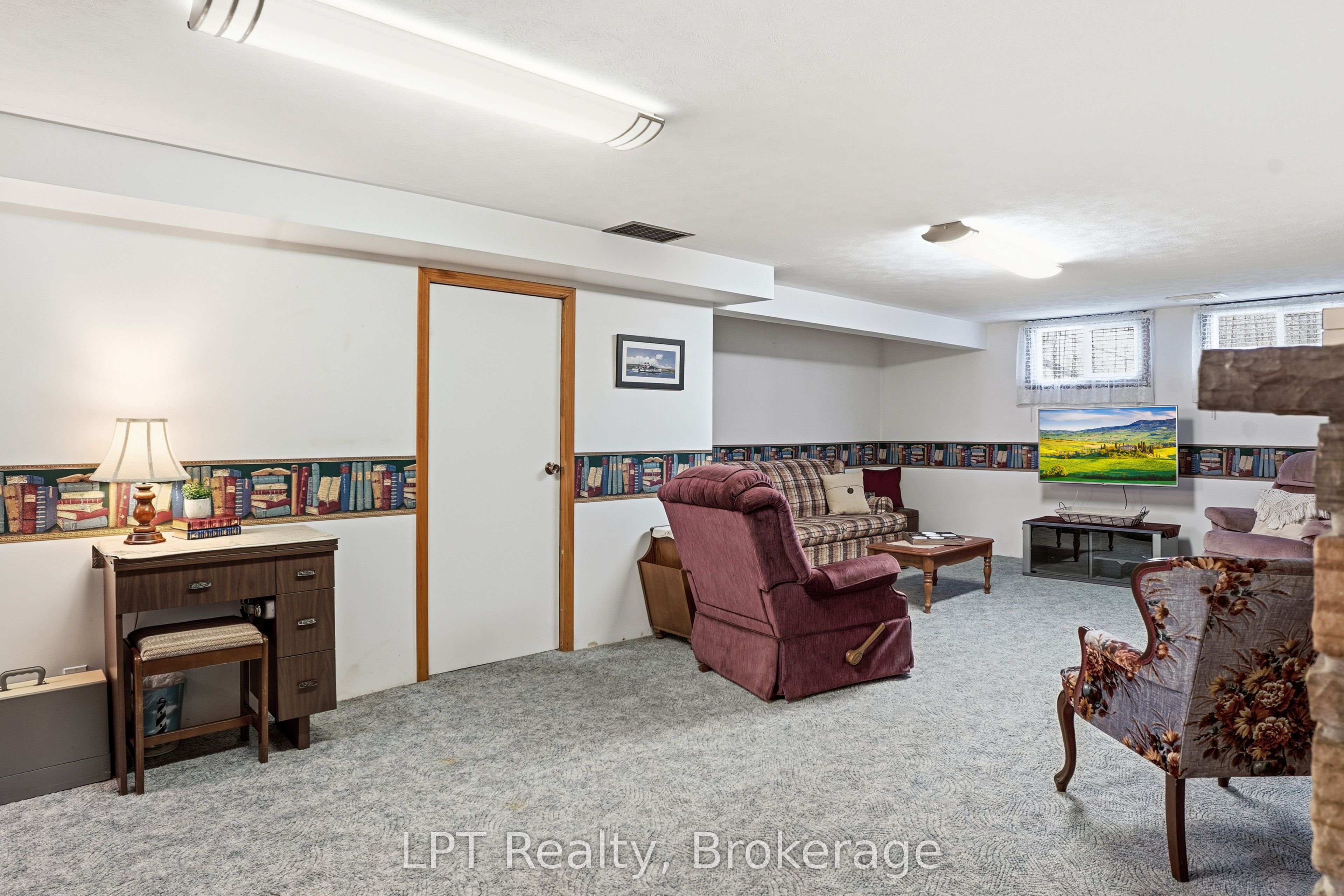 463 Frank Street Property Photo 32