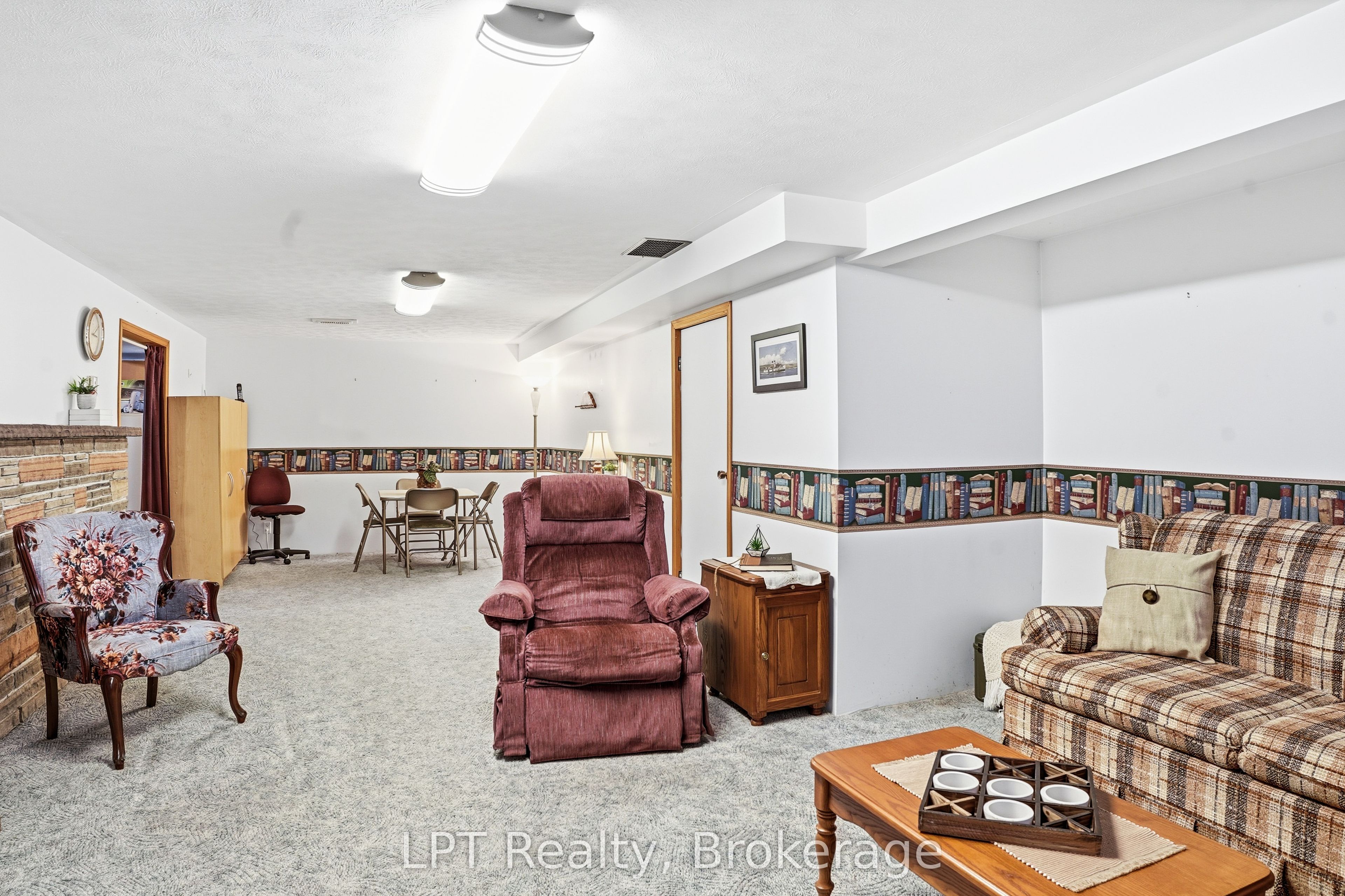 463 Frank Street Property Photo 37