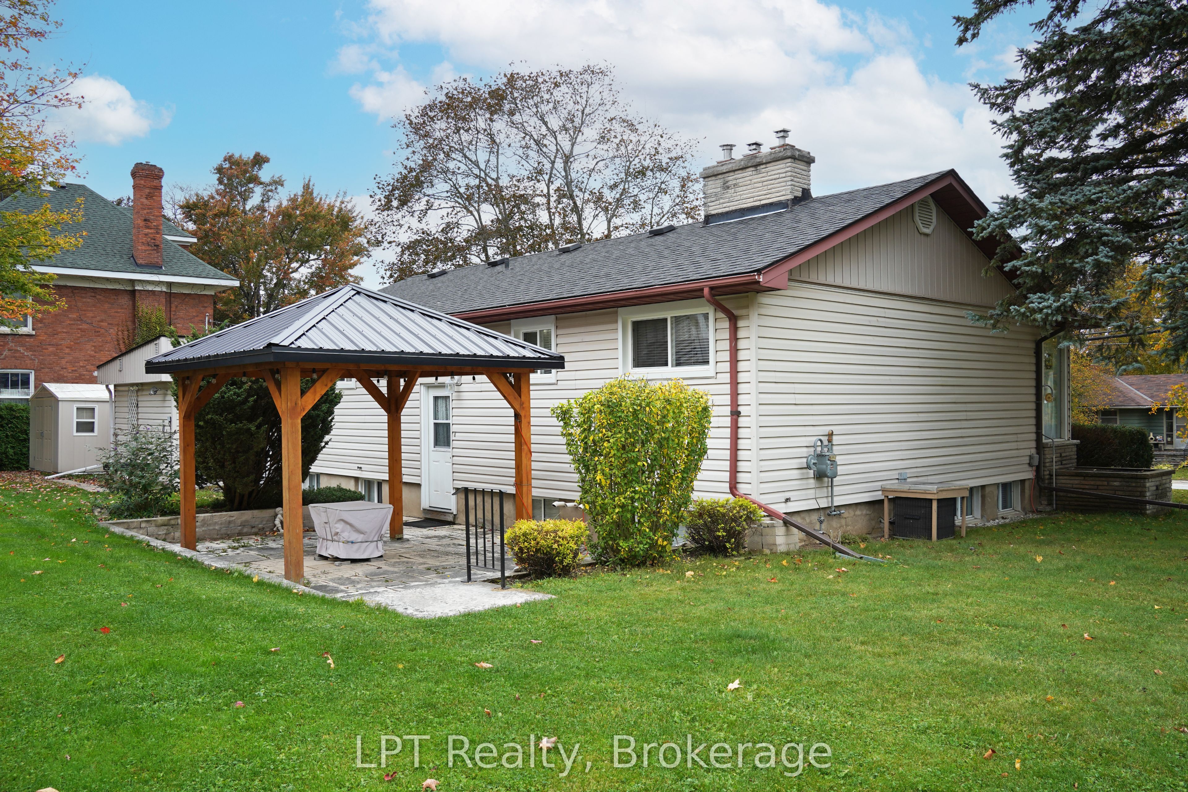 463 Frank Street Property Photo 38