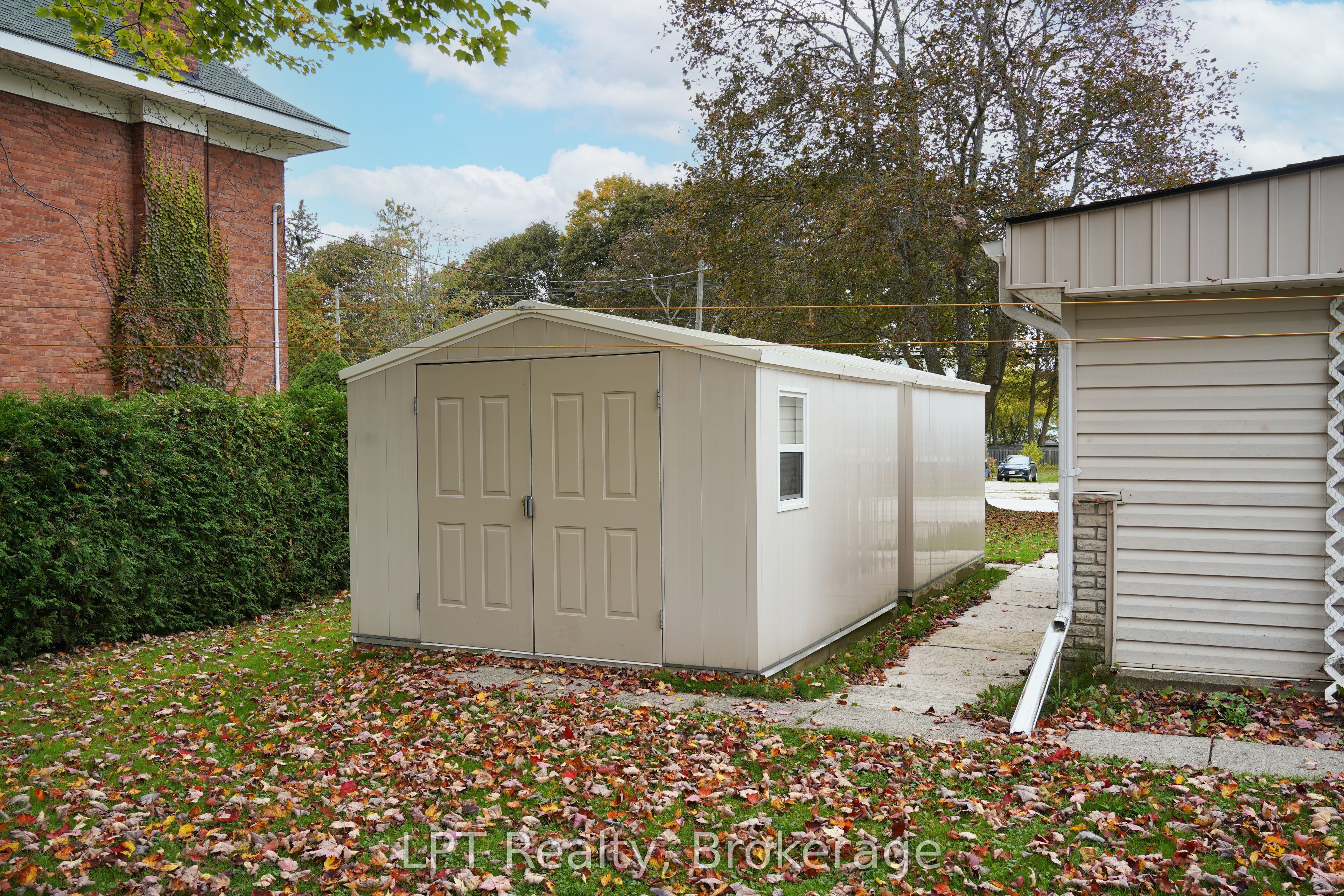 463 Frank Street Property Photo 40