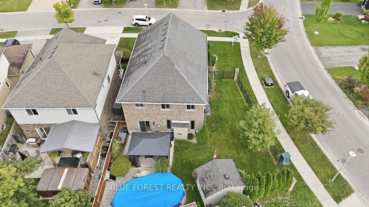 1197 Cardinal Road Property Photo 3