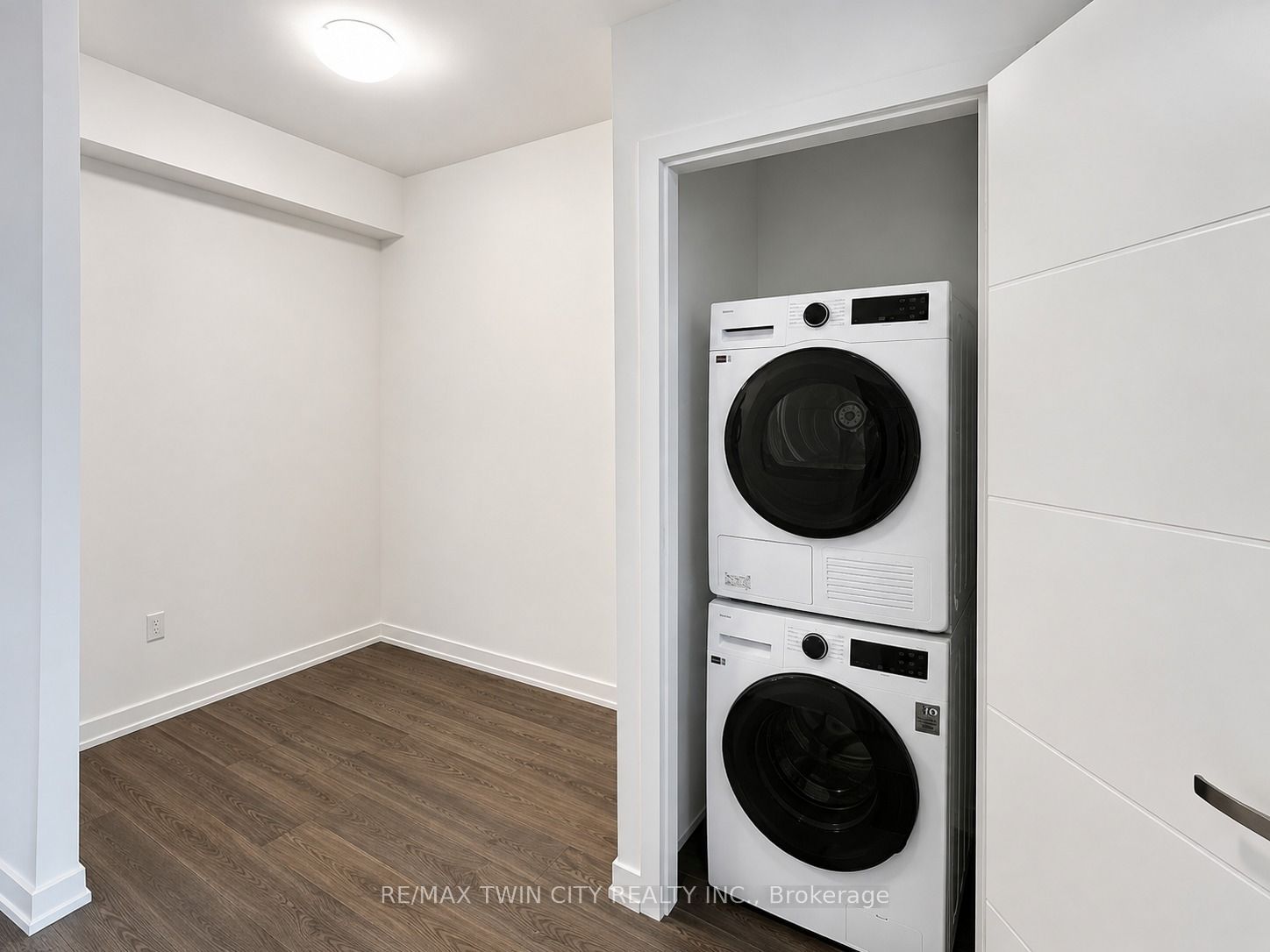 30 Francis Street S 3311 Property Photo 17