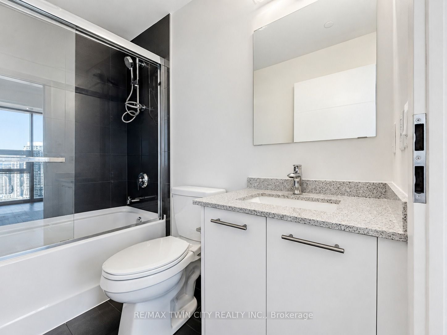 30 Francis Street S 3311 Property Photo 21