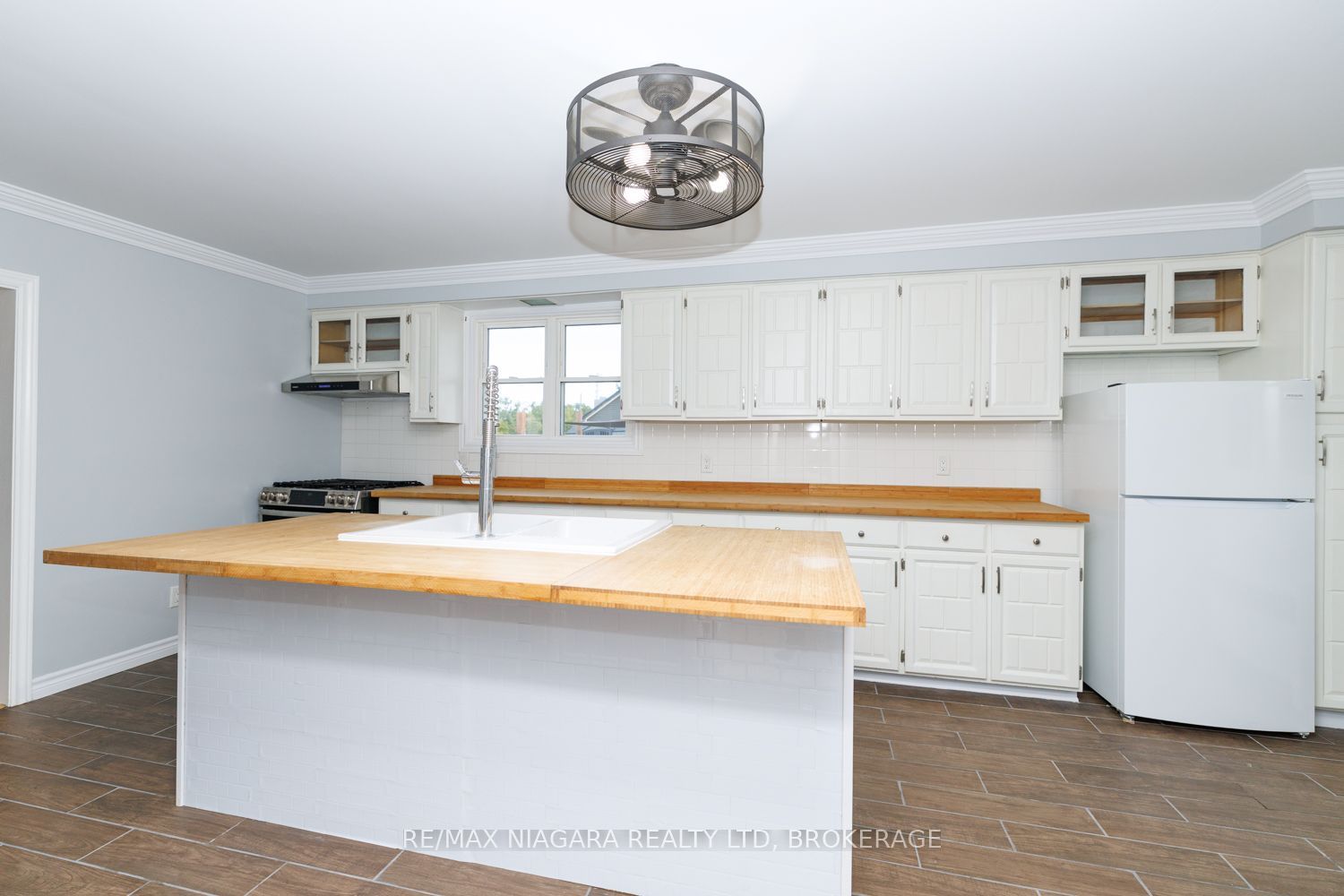 210 Taylor Street Property Photo 12