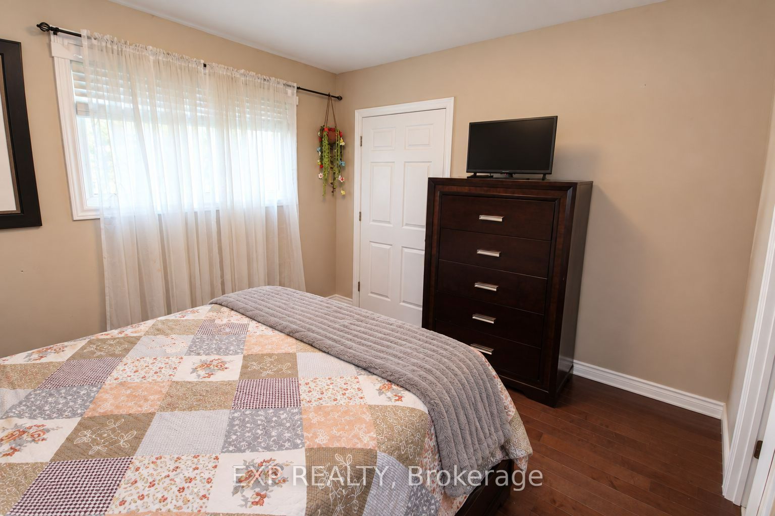 138 Baker Street Property Photo 6