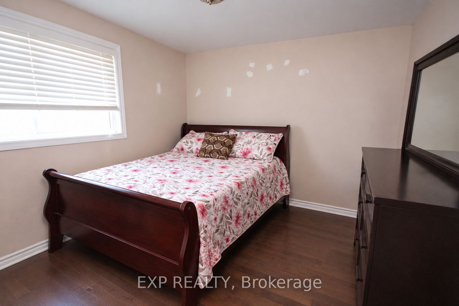 138 Baker Street Property Photo 7