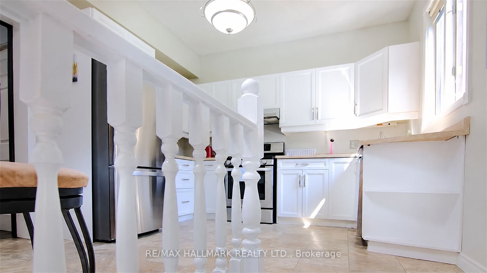 496 Highbury Avenue N Property Photo 7