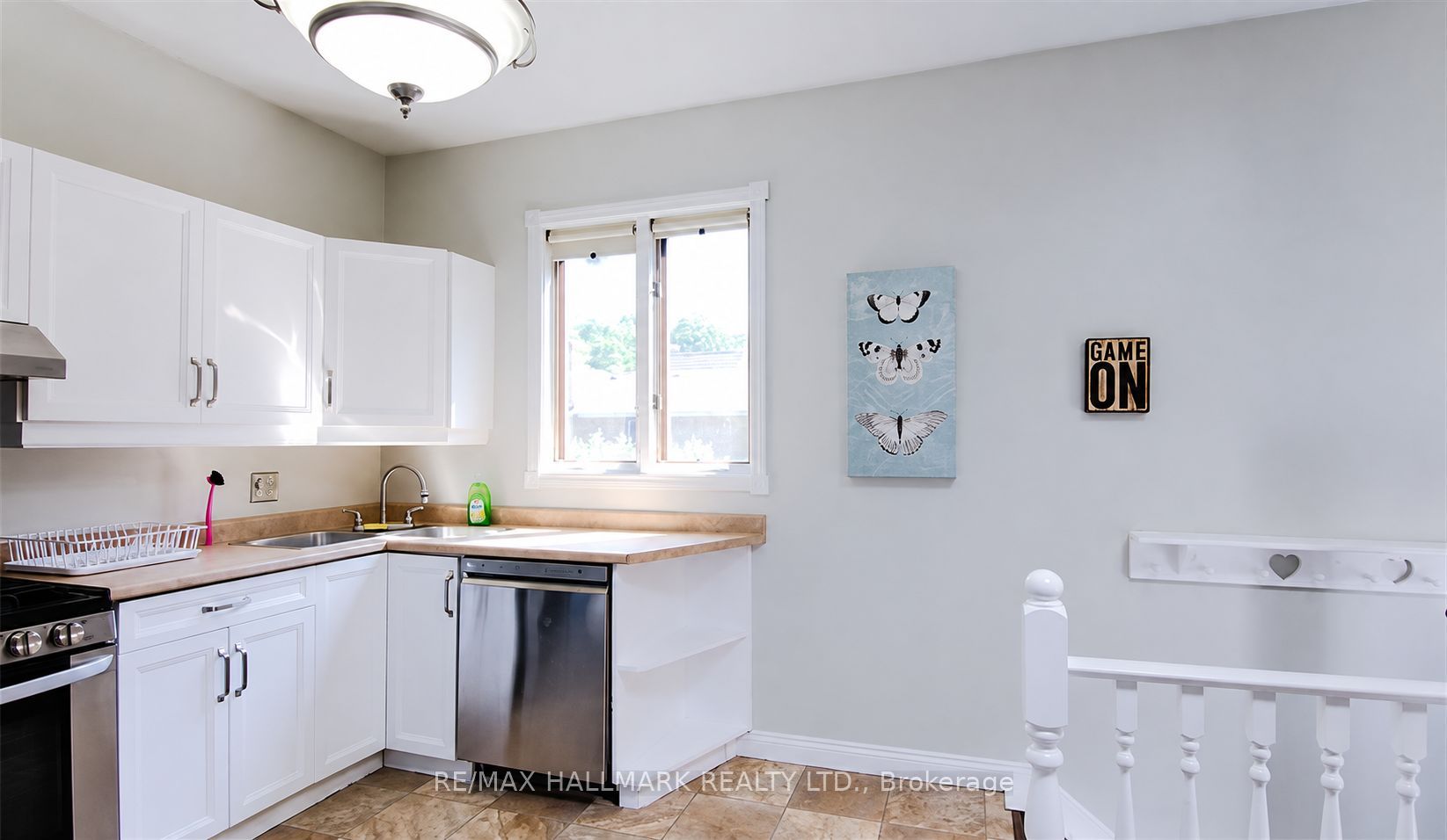 496 Highbury Avenue N Property Photo 8