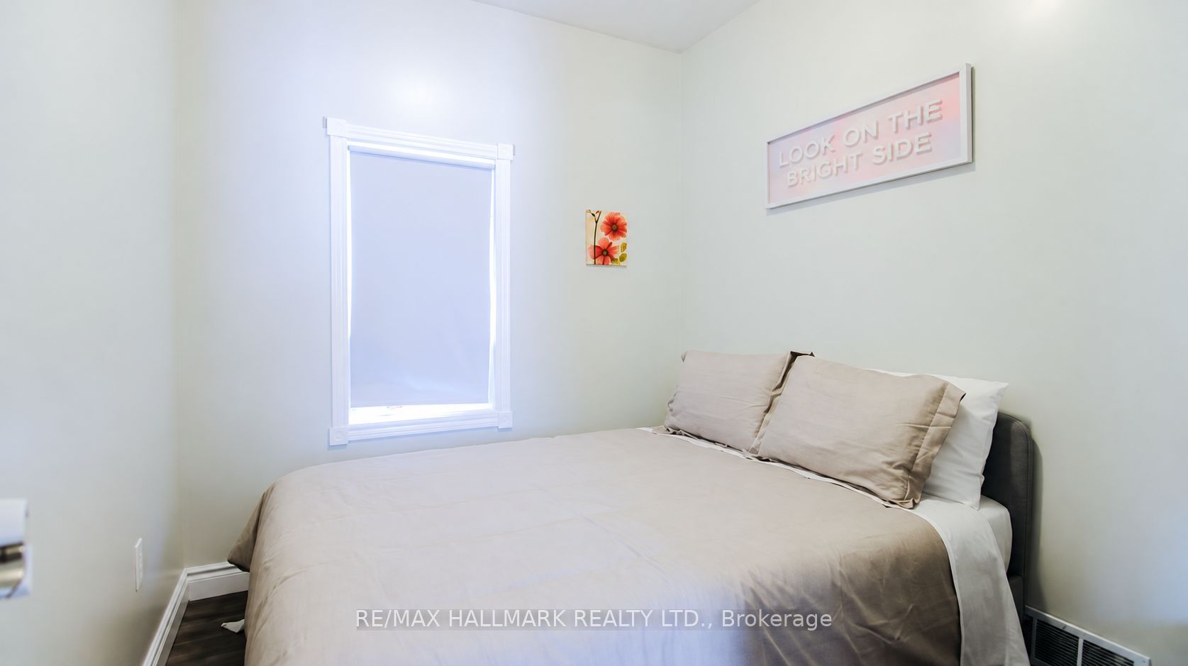 496 Highbury Avenue N Property Photo 10