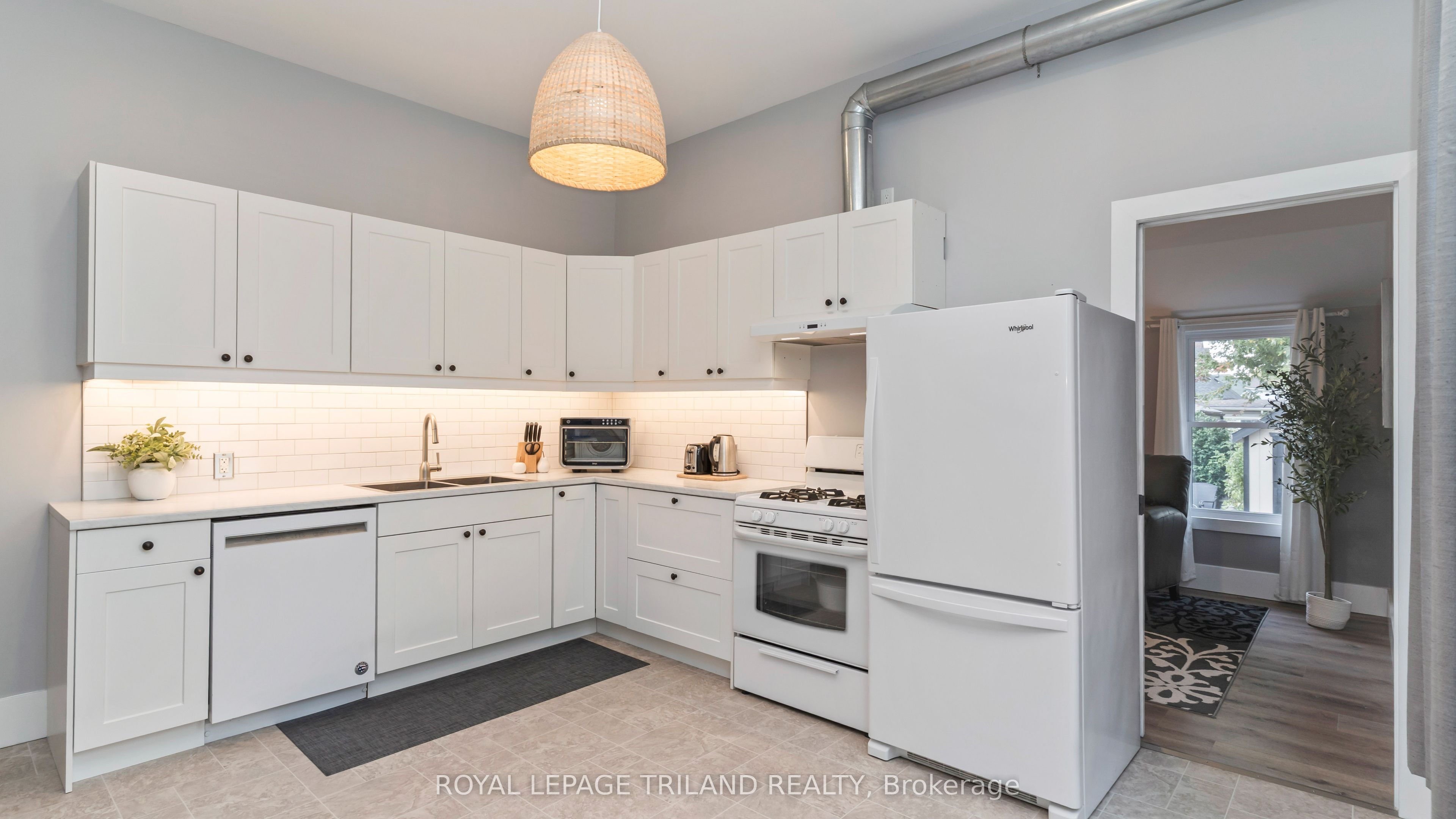 282 Ross Street Property Photo 16