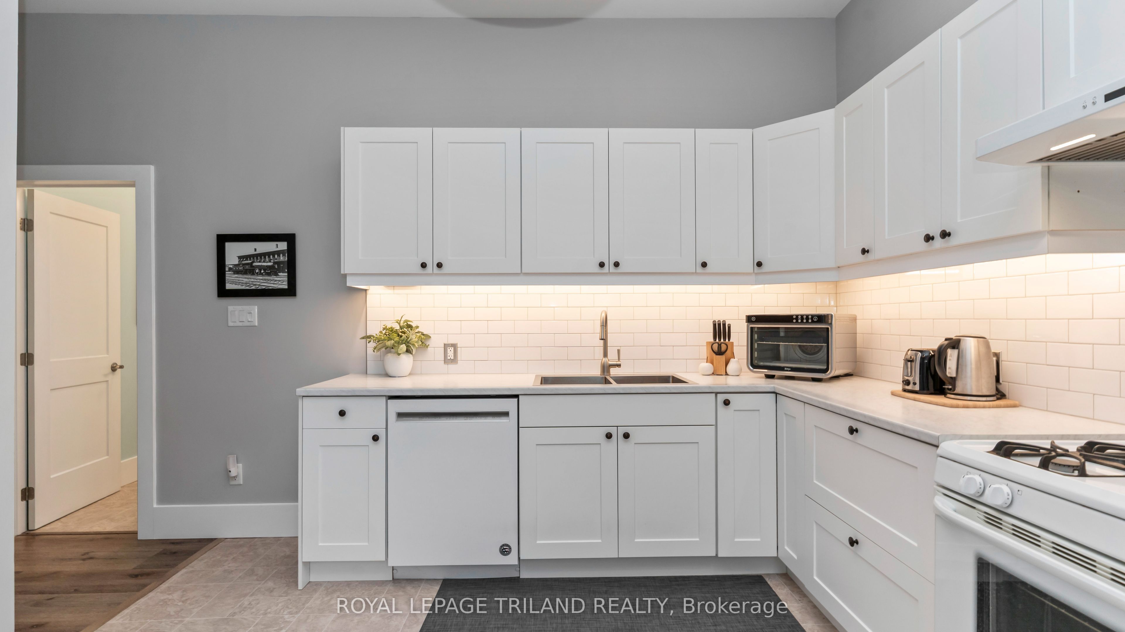 282 Ross Street Property Photo 17