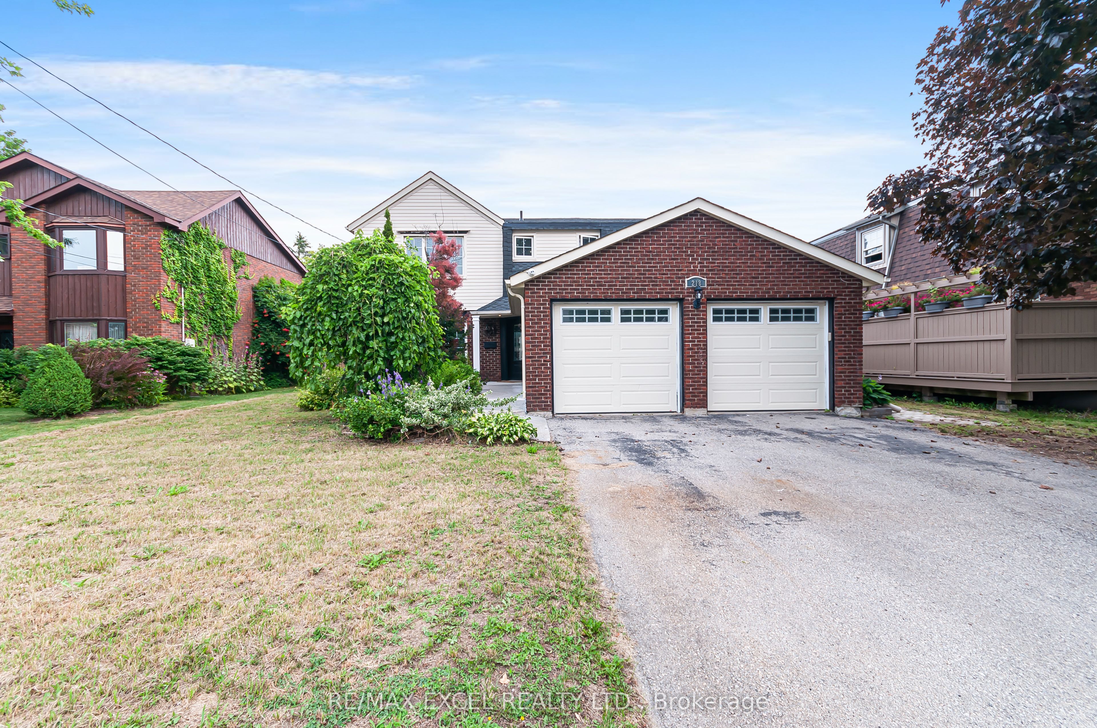 218 Angeline Street N Property Photo 3