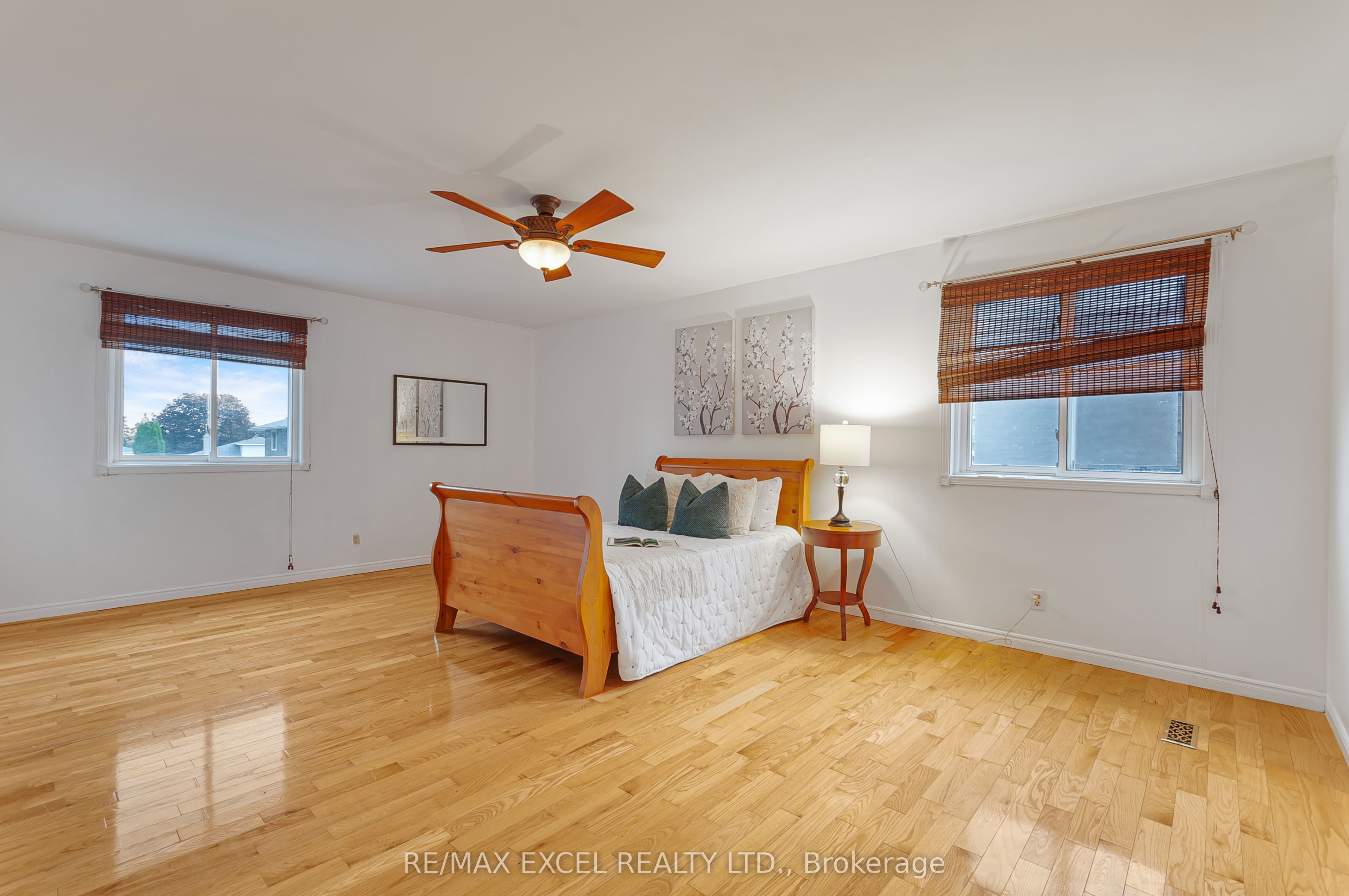218 Angeline Street N Property Photo 9