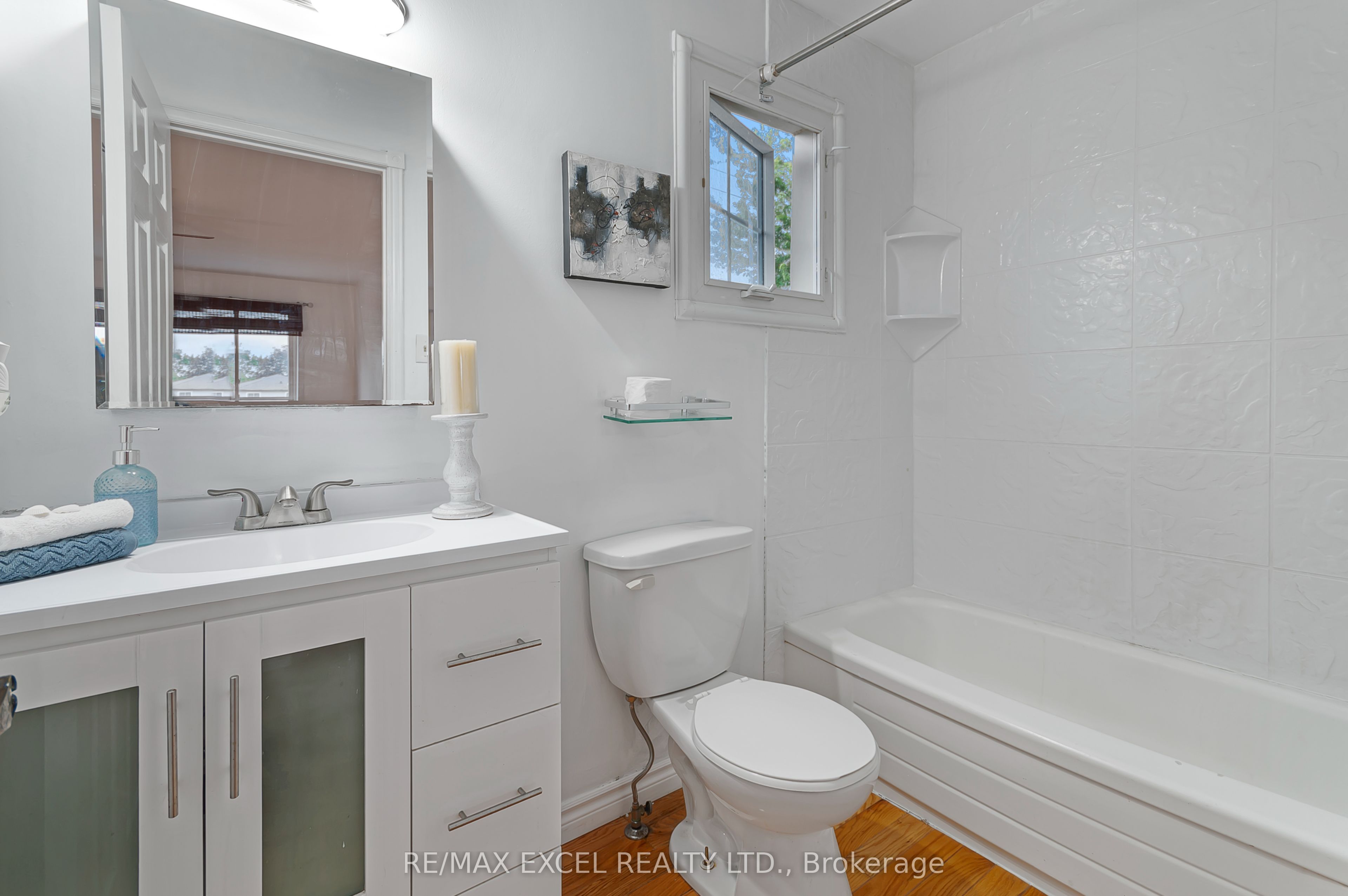 218 Angeline Street N Property Photo 12