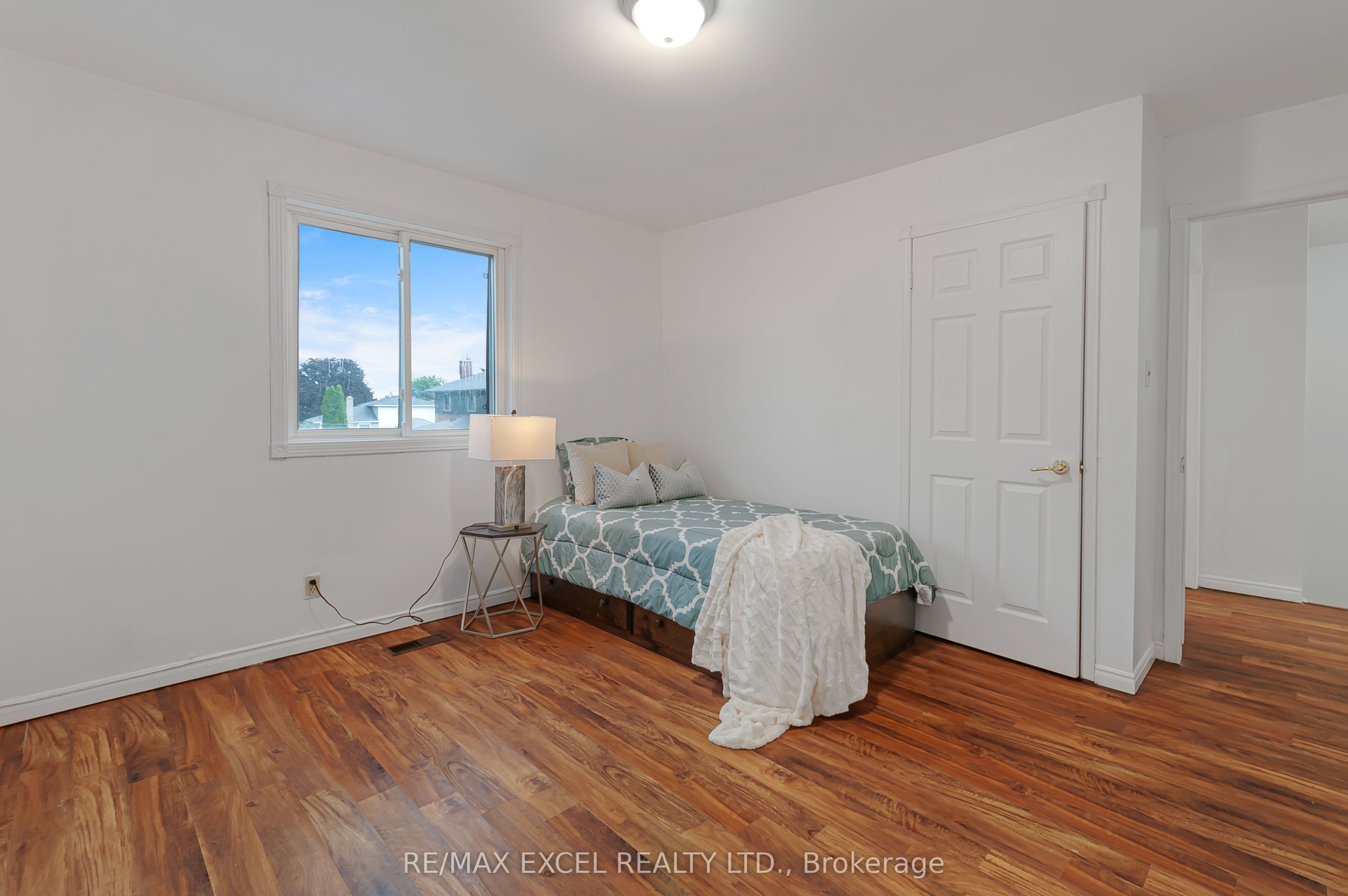 218 Angeline Street N Property Photo 19