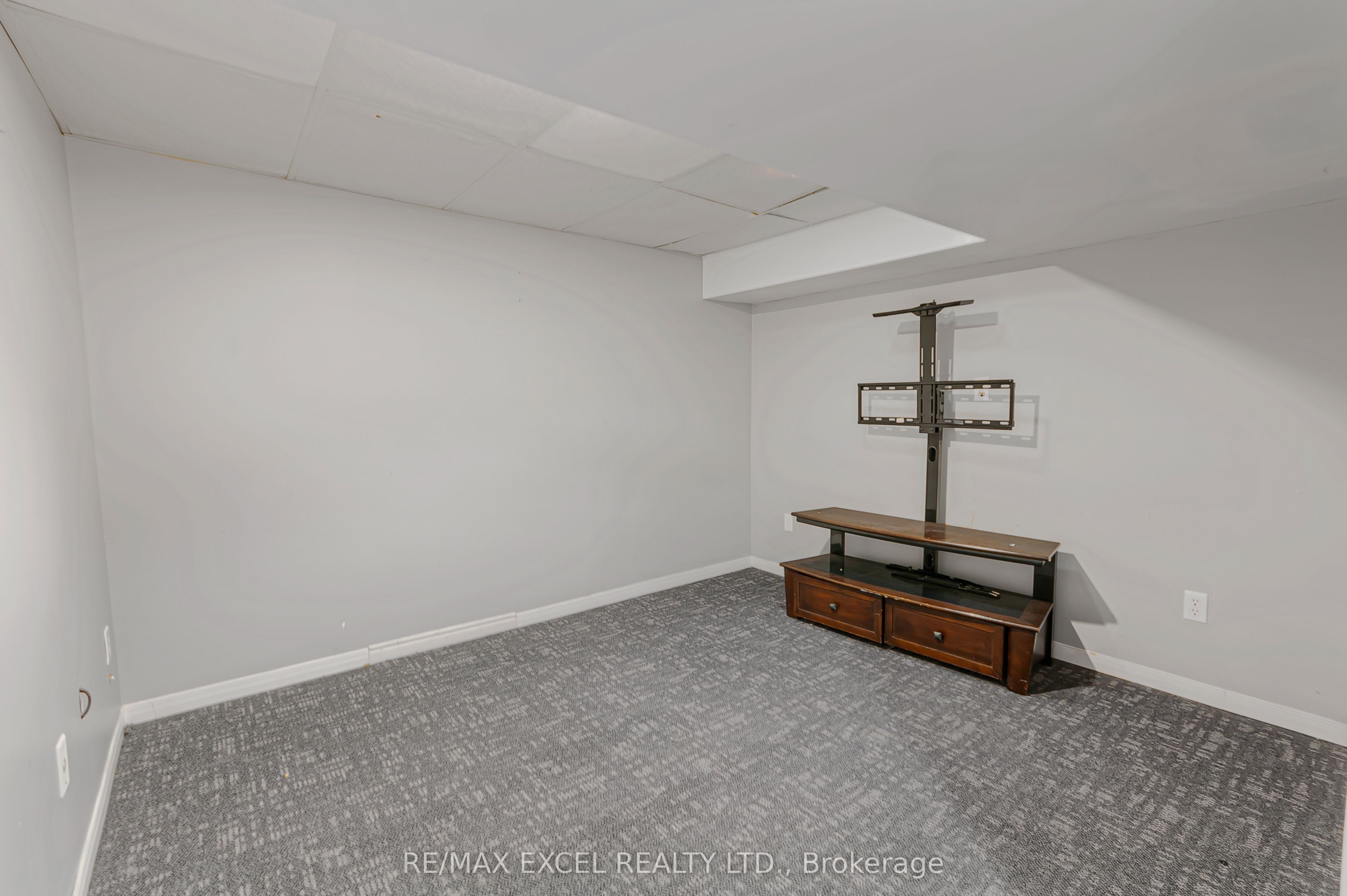 218 Angeline Street N Property Photo 24