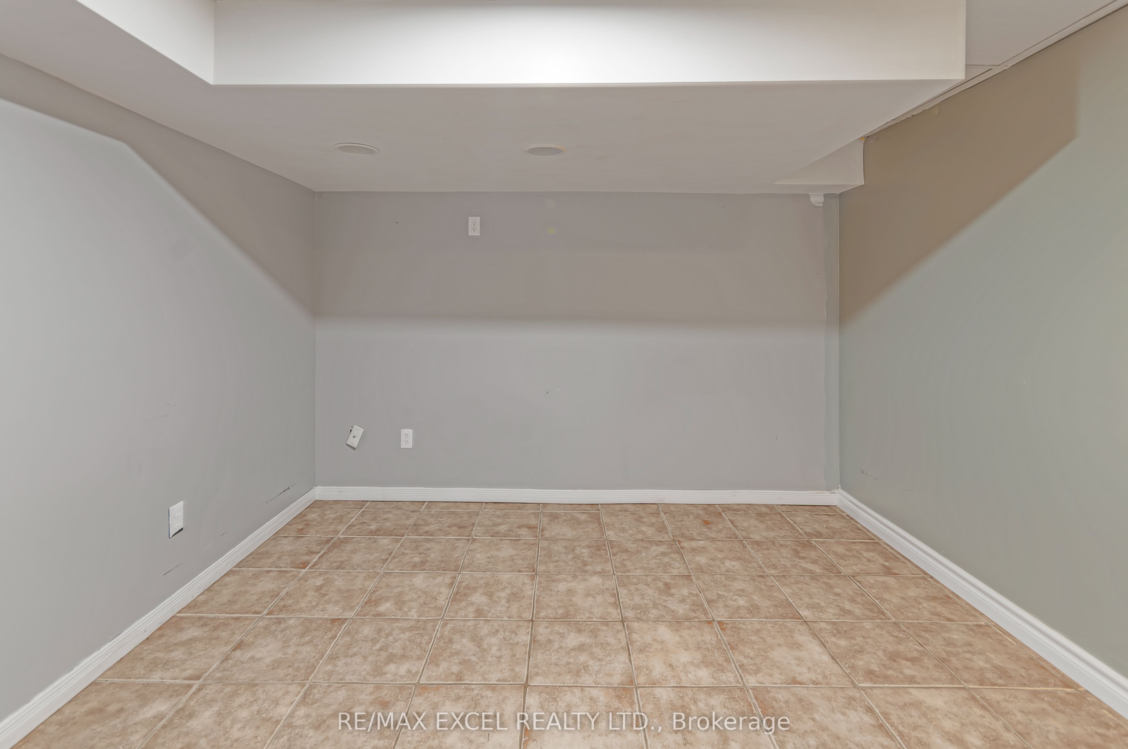 218 Angeline Street N Property Photo 25