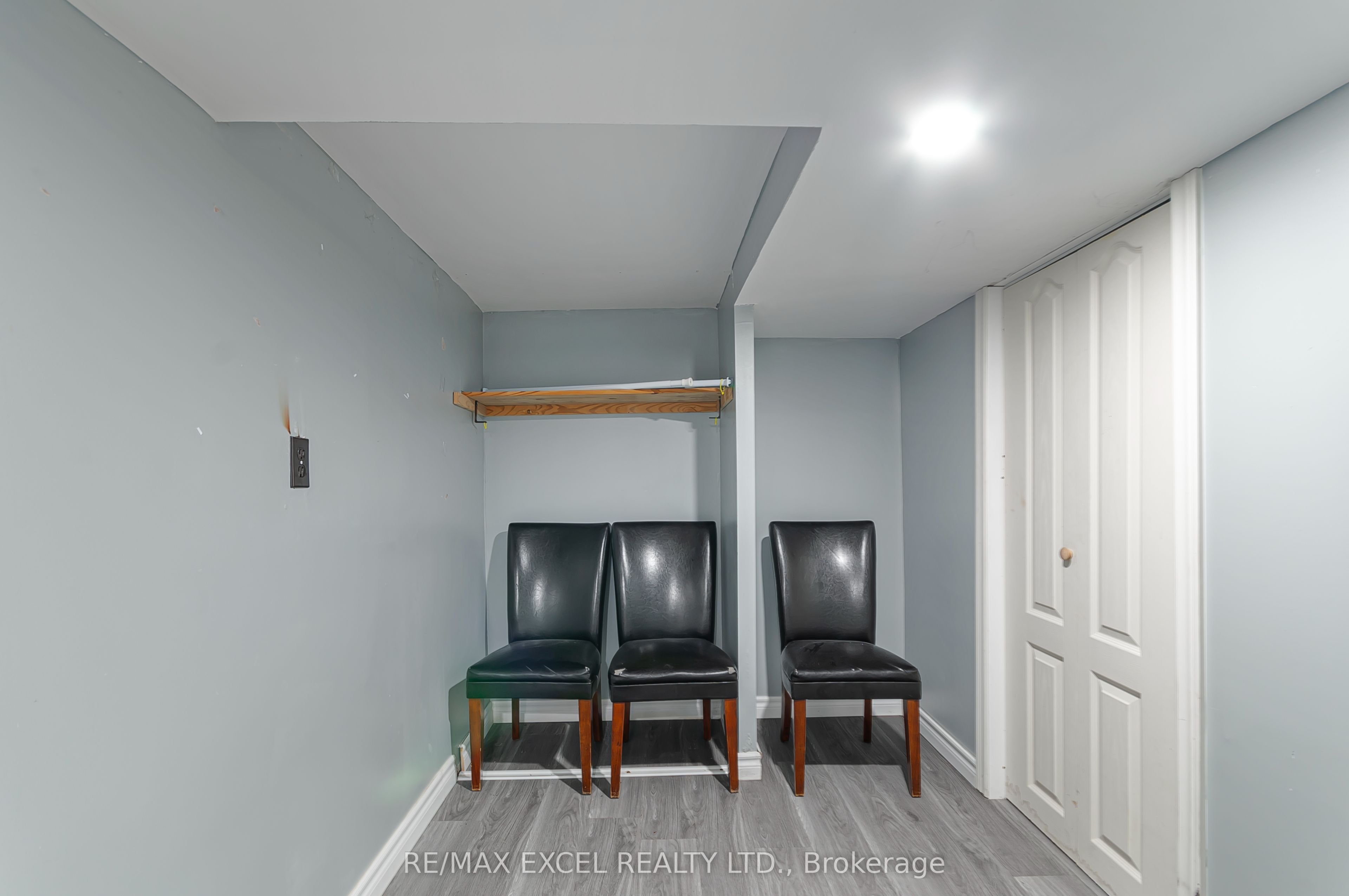 218 Angeline Street N Property Photo 26