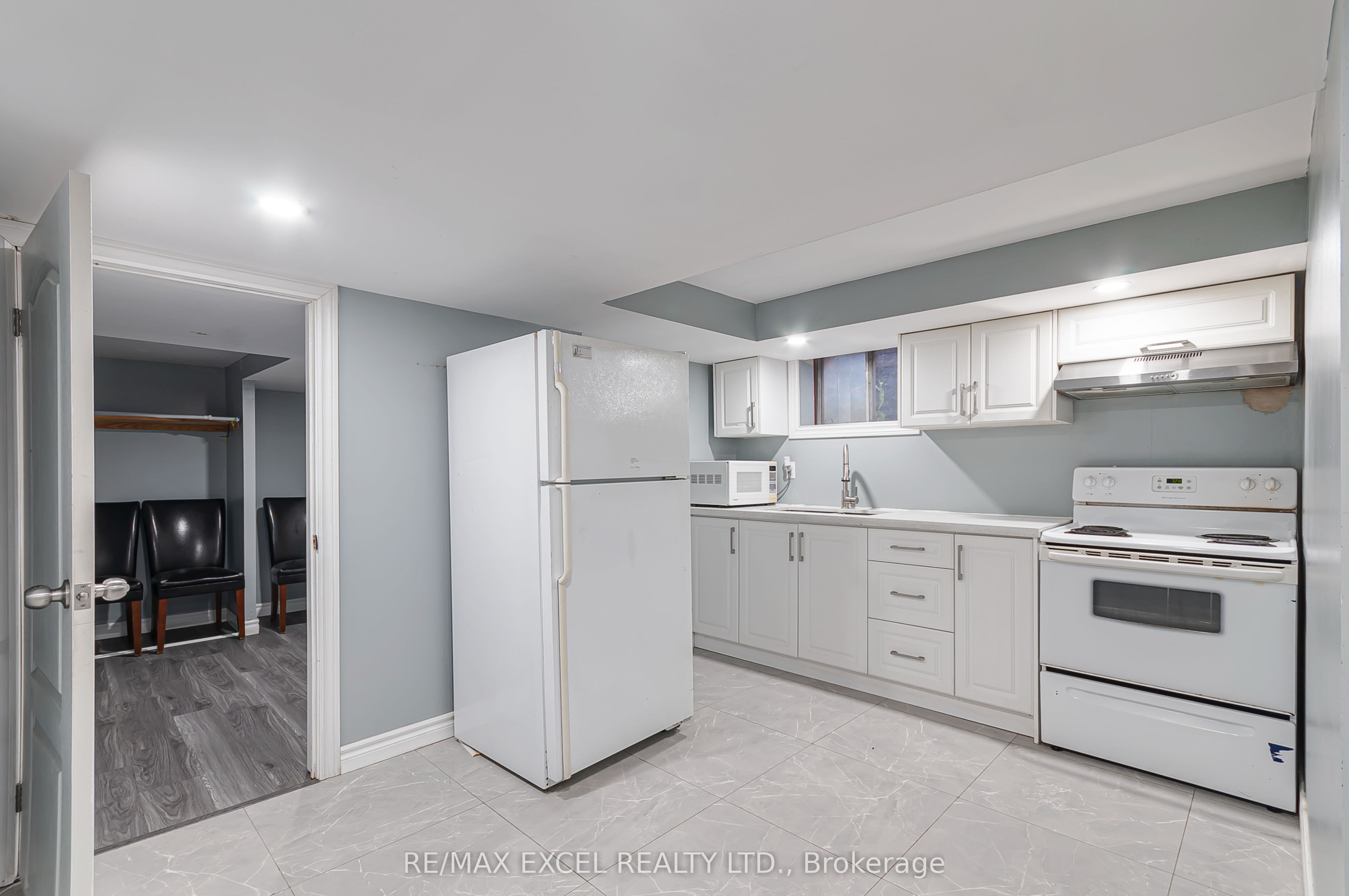 218 Angeline Street N Property Photo 27
