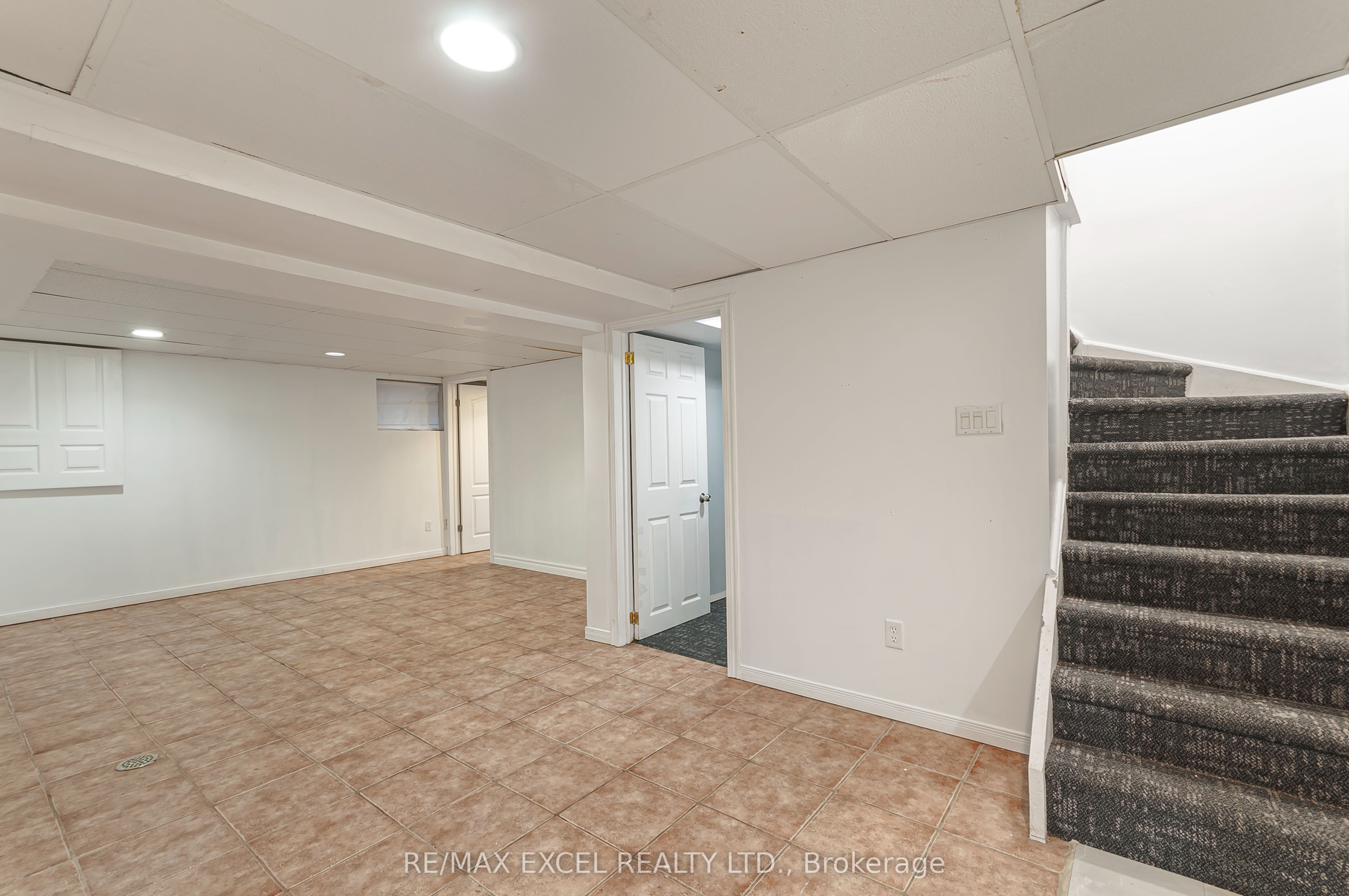 218 Angeline Street N Property Photo 29