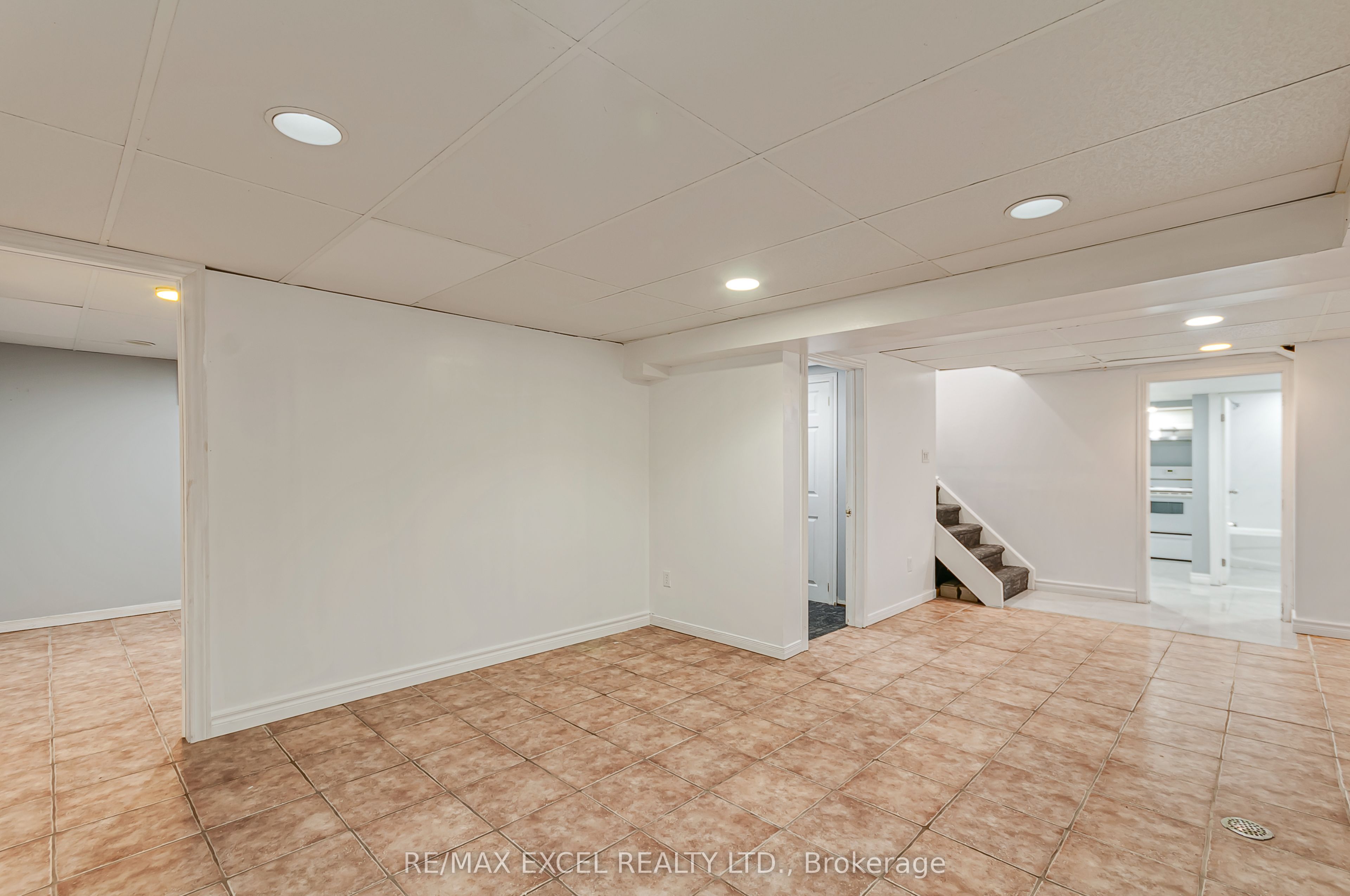 218 Angeline Street N Property Photo 30