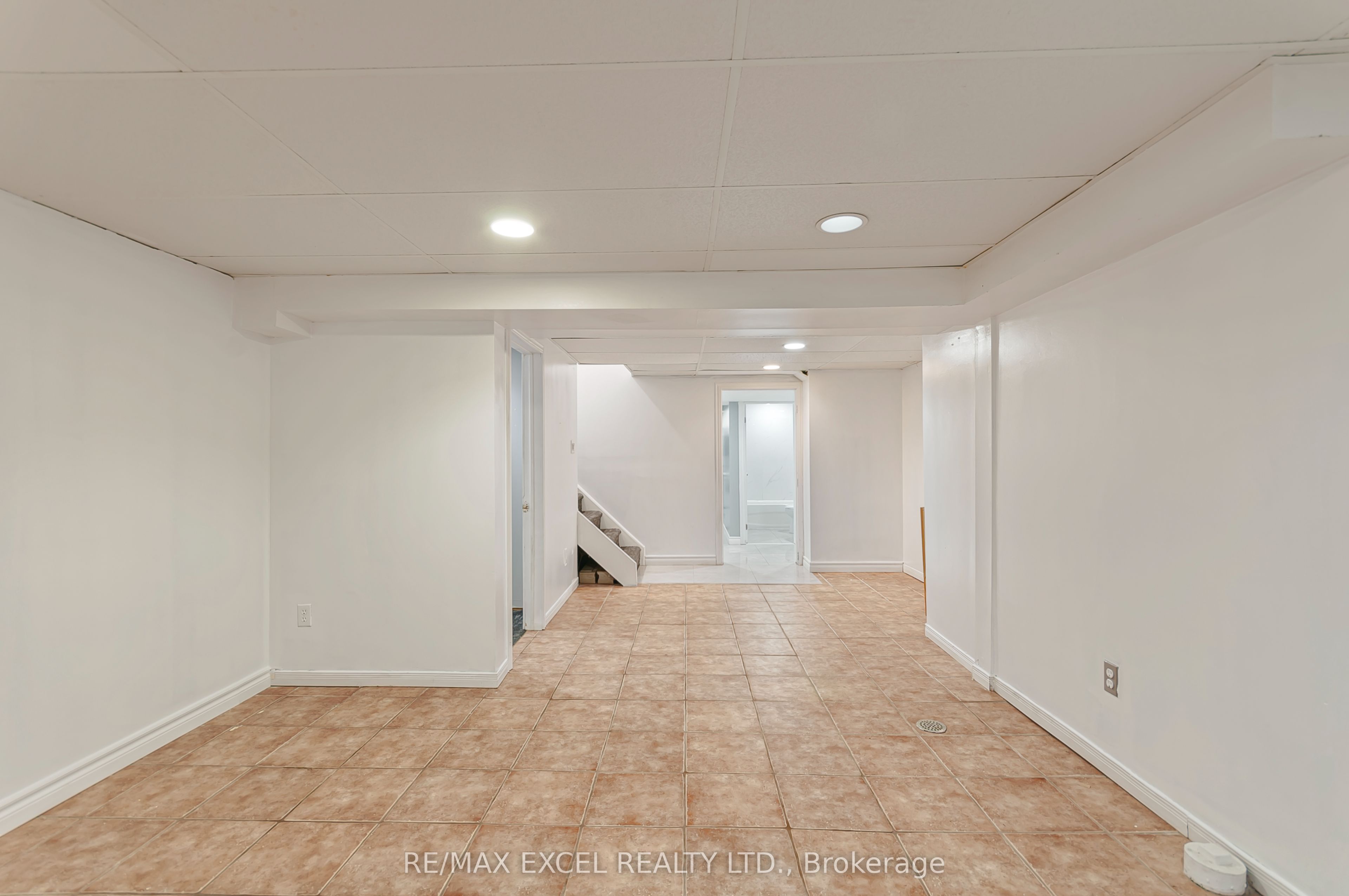 218 Angeline Street N Property Photo 31