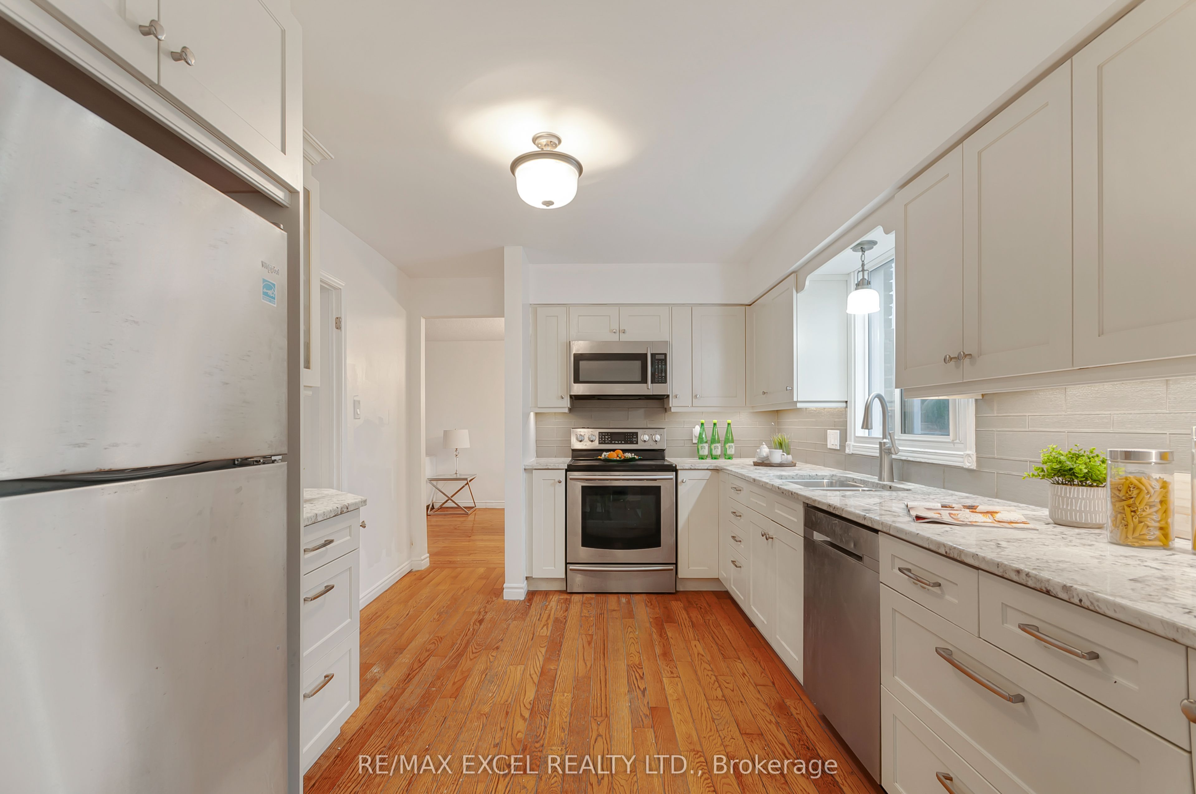 218 Angeline Street N Property Photo 36