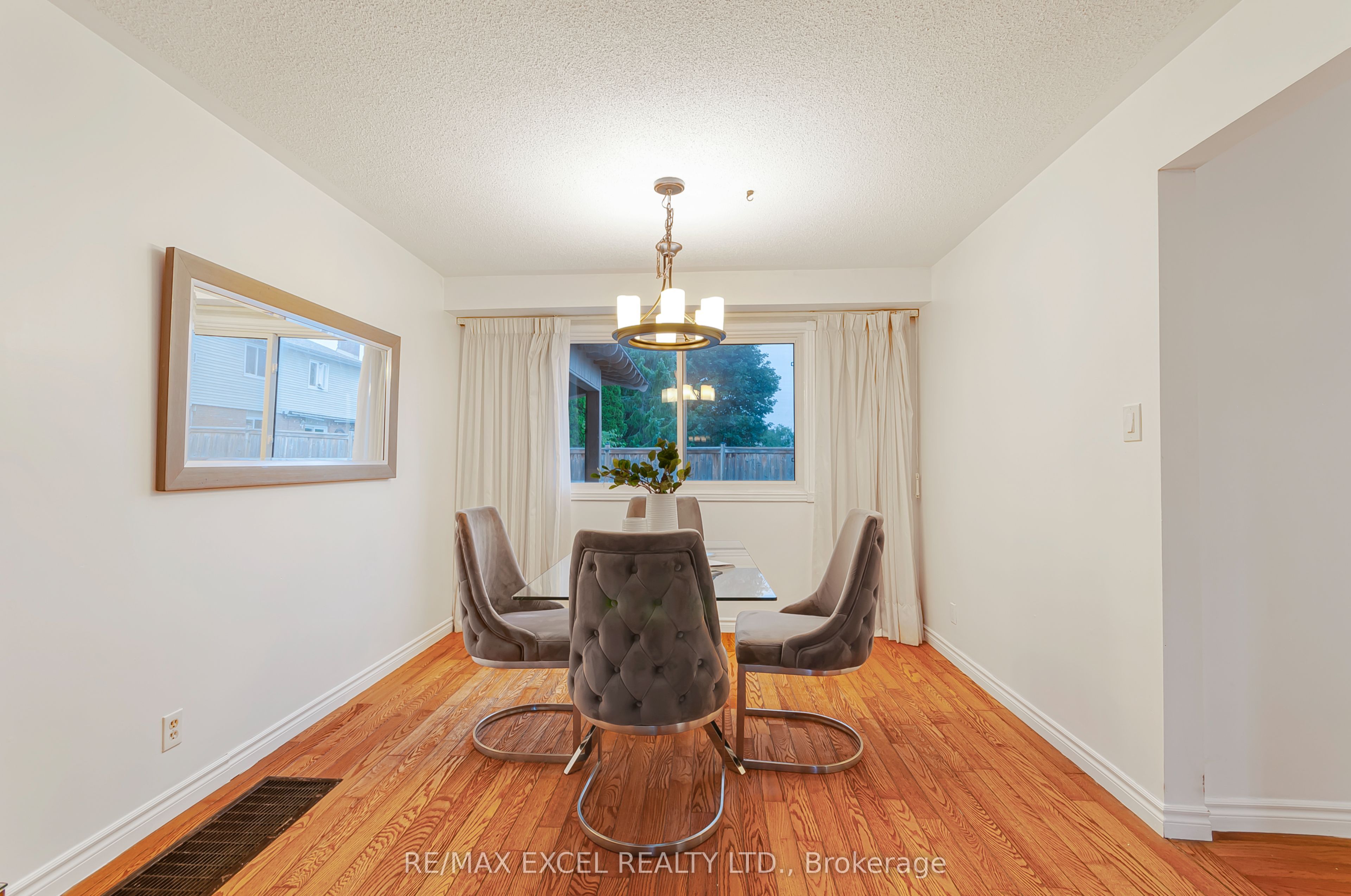 218 Angeline Street N Property Photo 40