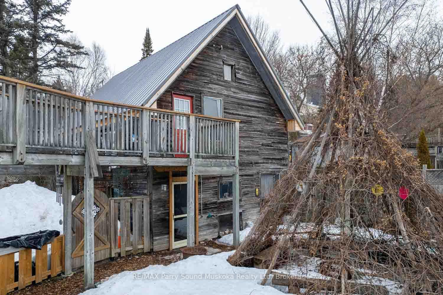 156 Ontario Street Property Photo 4