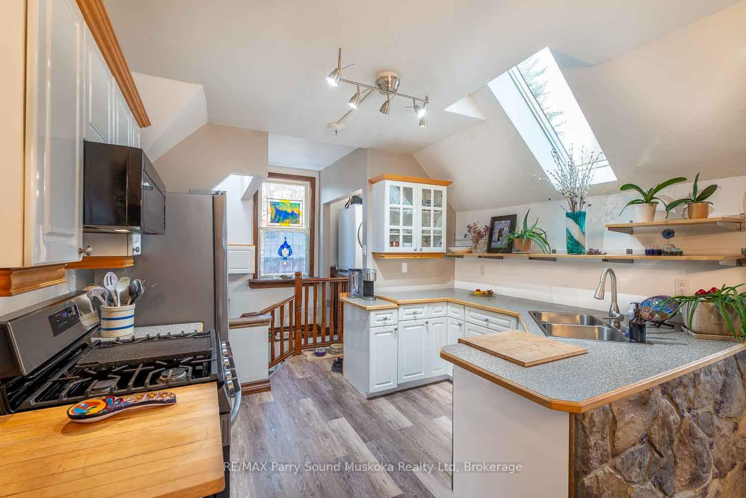 156 Ontario Street Property Photo 14