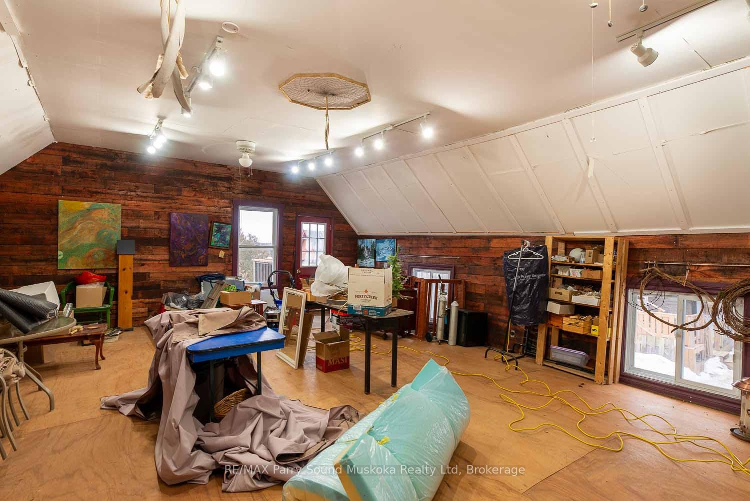 156 Ontario Street Property Photo 23