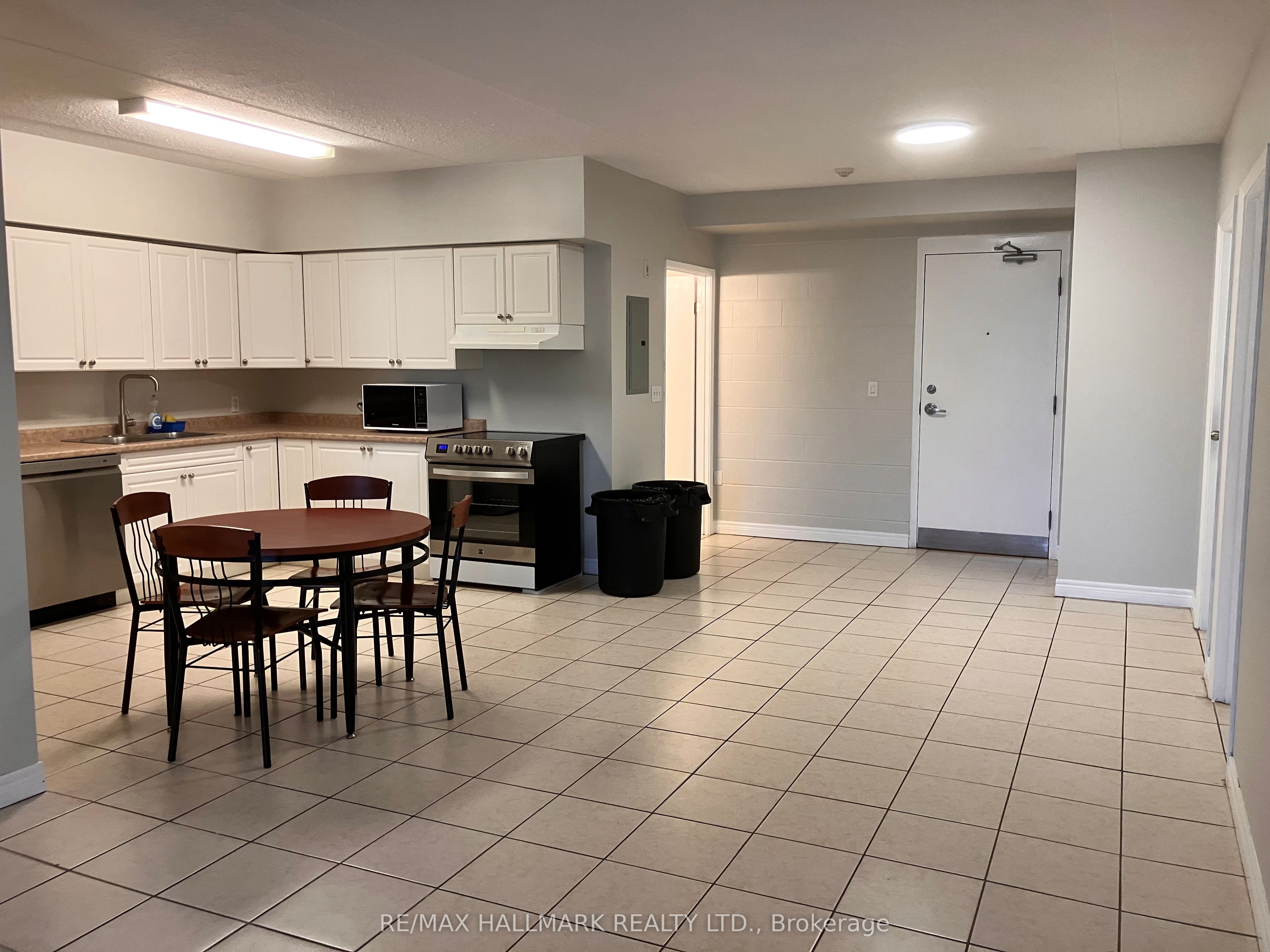 271 Lester Street 301 Property Photo 2