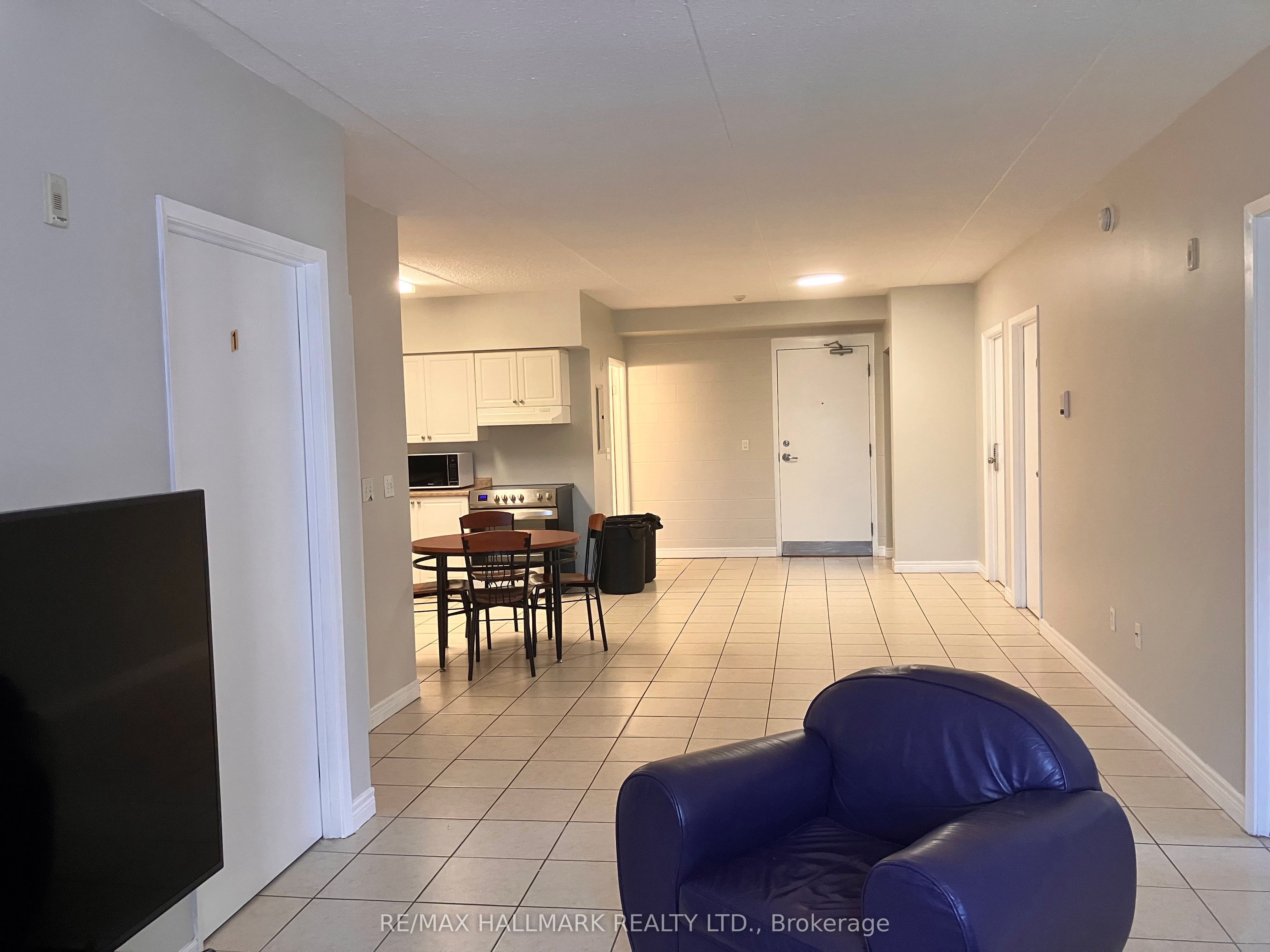271 Lester Street 301 Property Photo 4