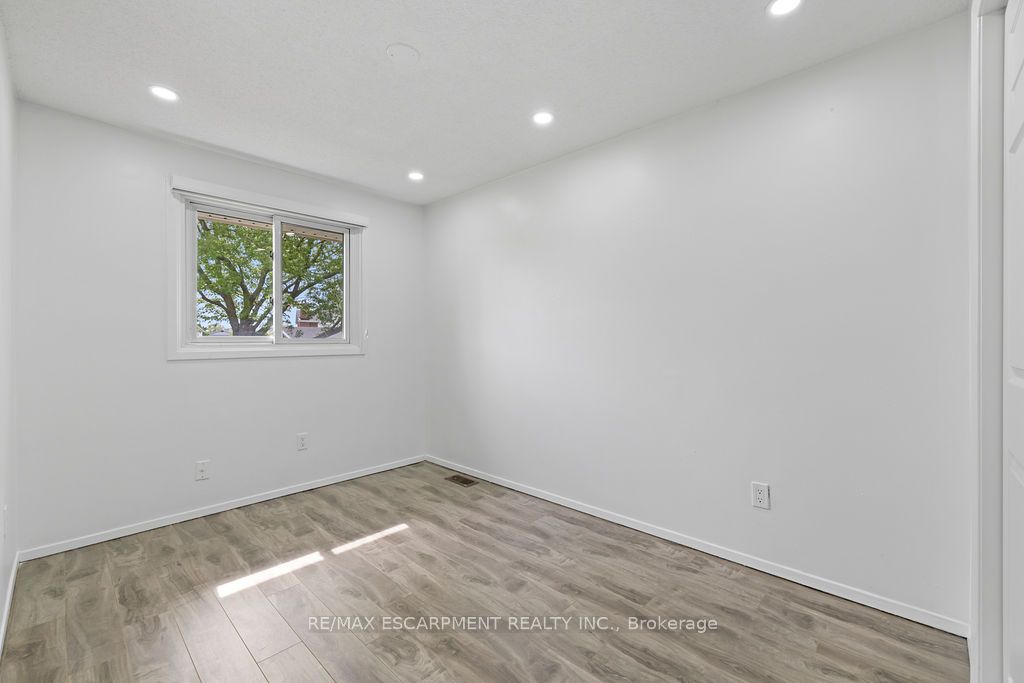 24 Tara Crescent Property Photo 25