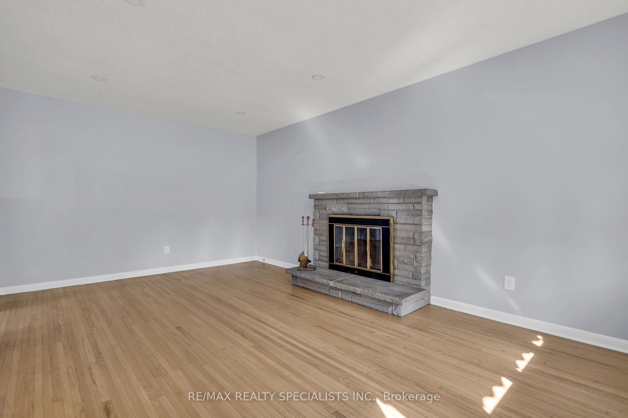 27 Toulon Crescent Property Photo 5