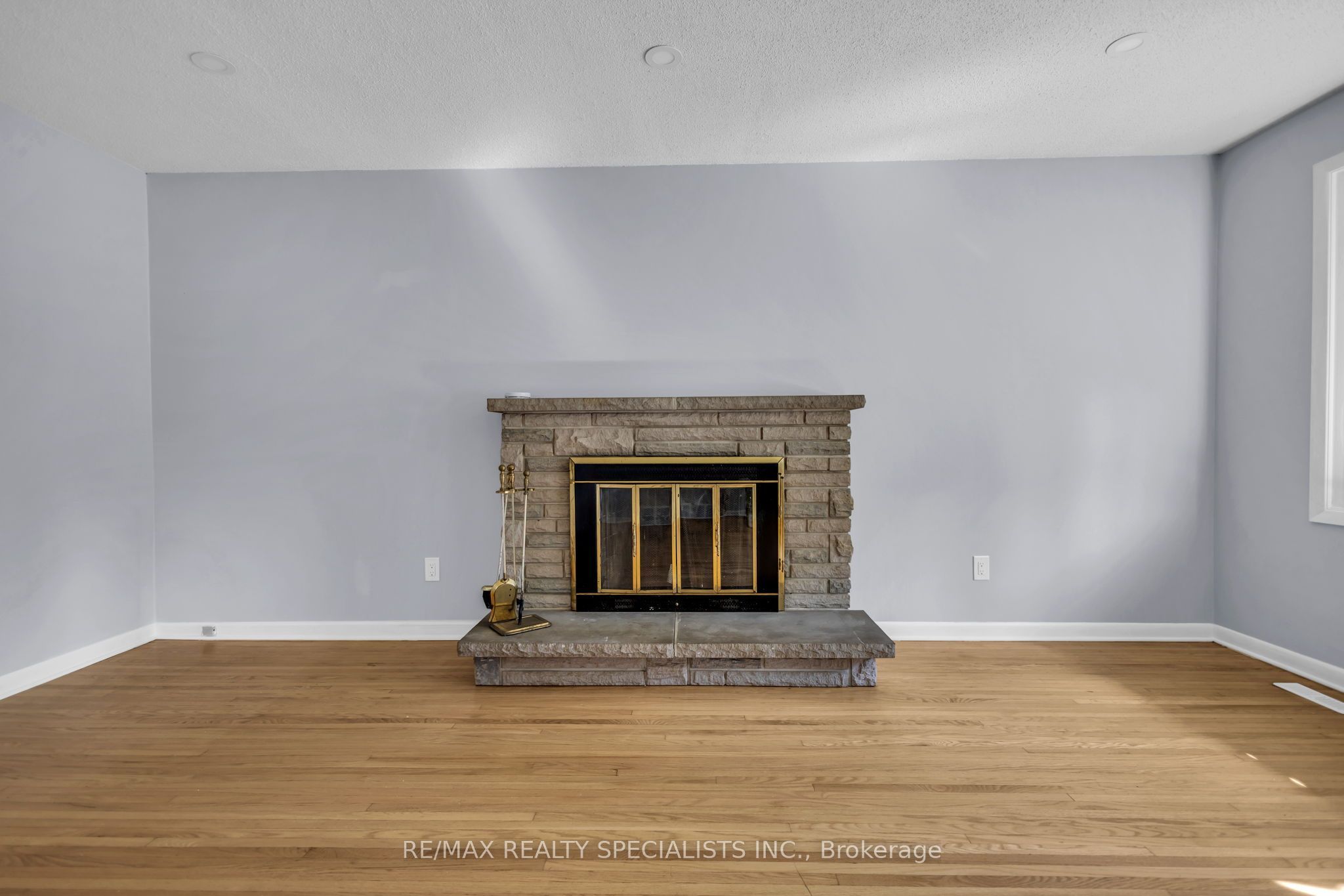 27 Toulon Crescent Property Photo 6