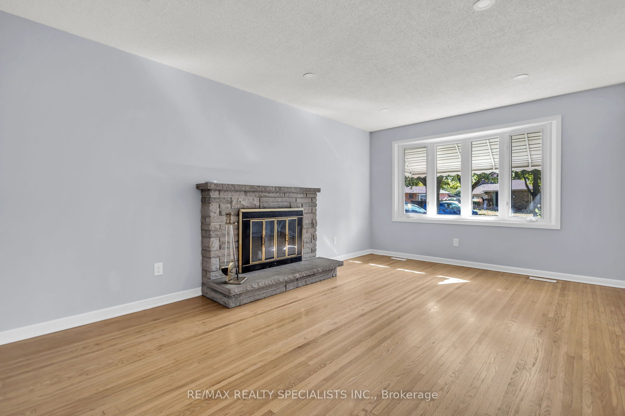 27 Toulon Crescent Property Photo 7