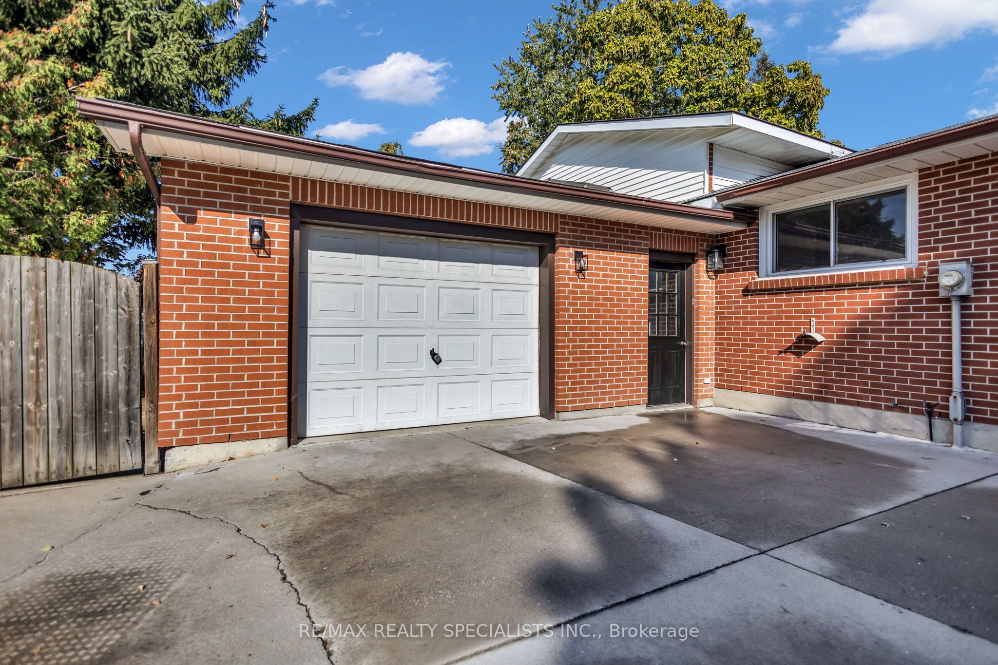 27 Toulon Crescent Property Photo 43