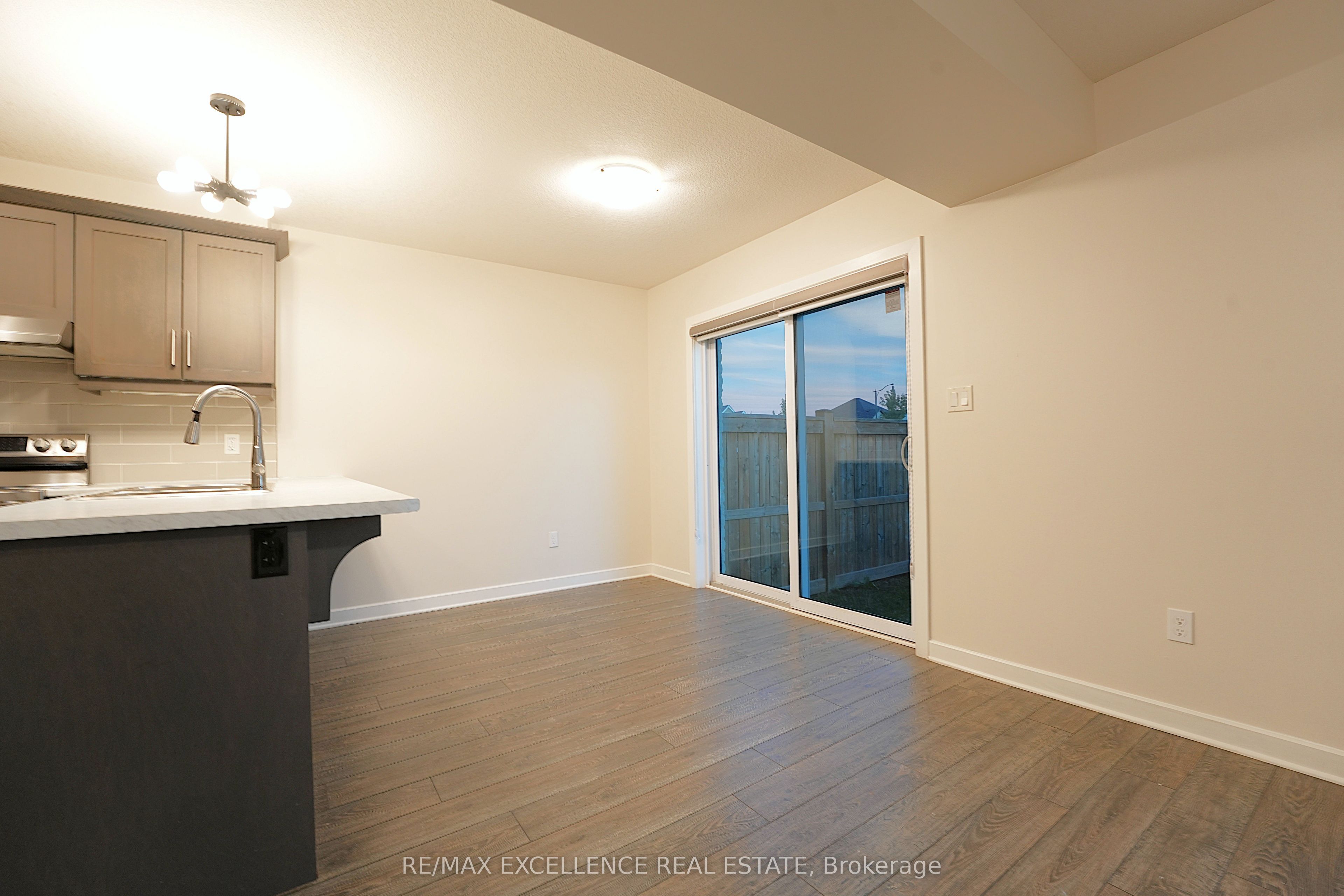 18 Weir Crescent Property Photo 5