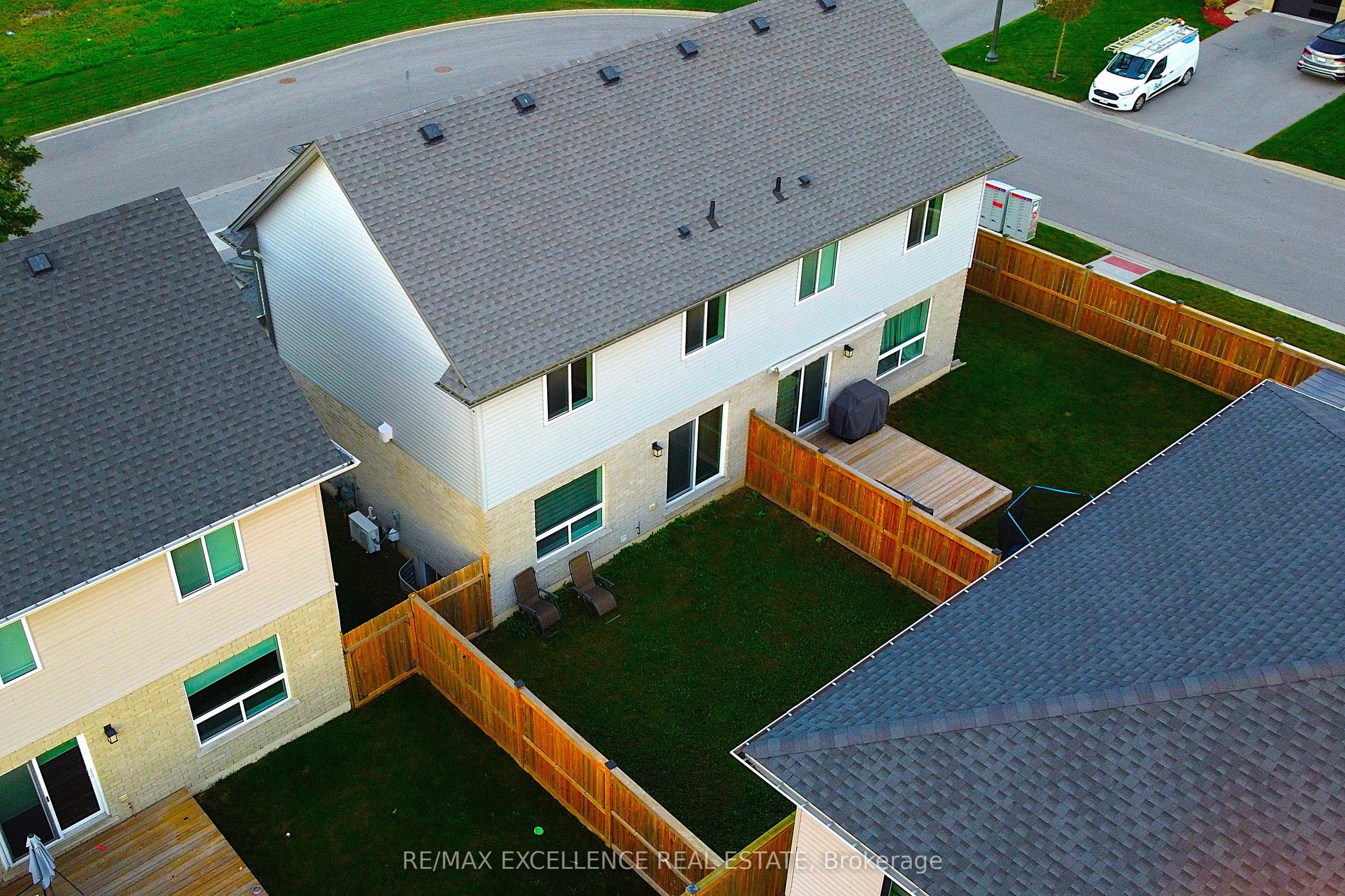 18 Weir Crescent Property Photo 30