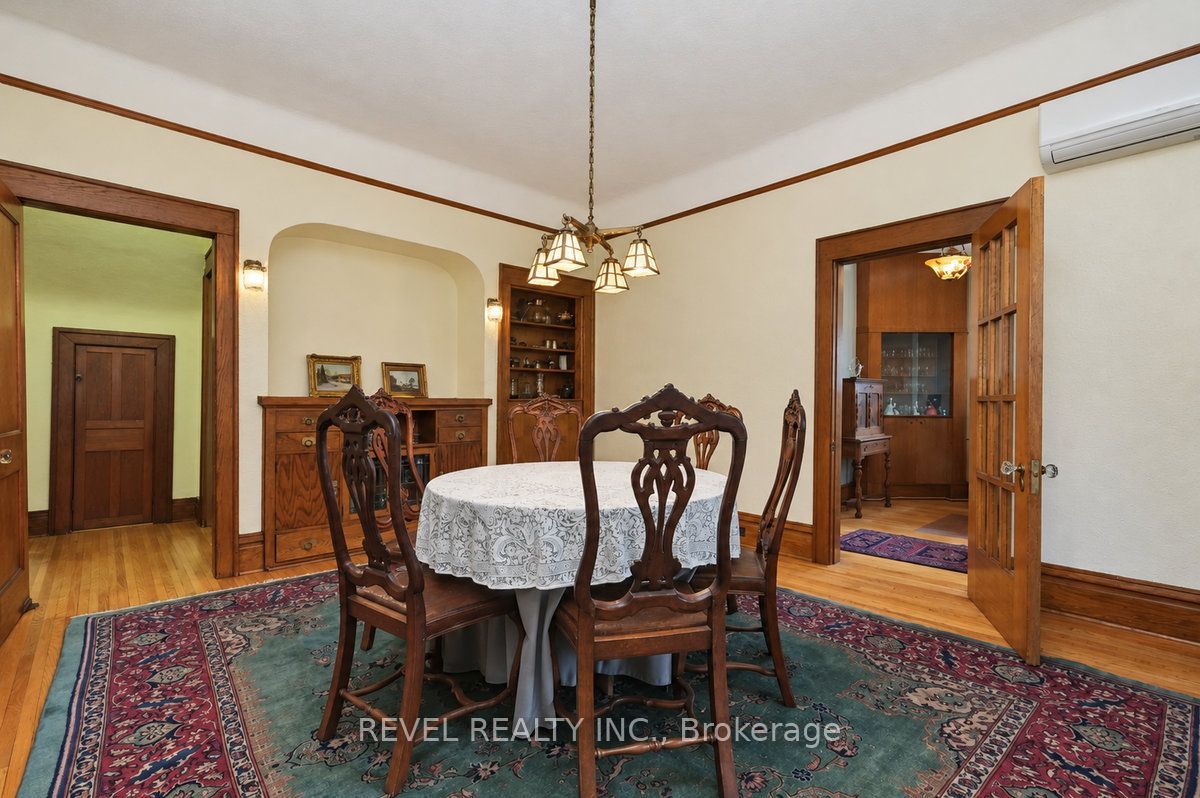 204 Clemow Avenue Property Photo 17