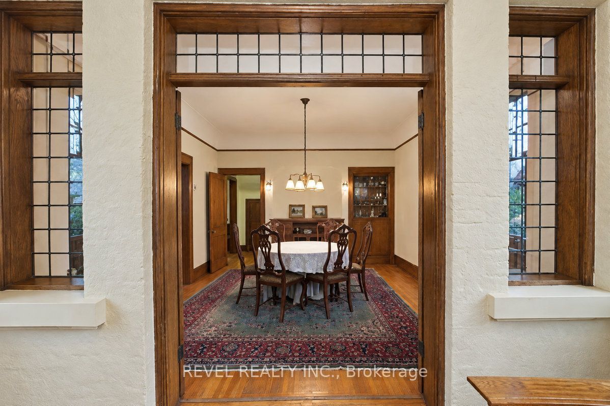 204 Clemow Avenue Property Photo 18